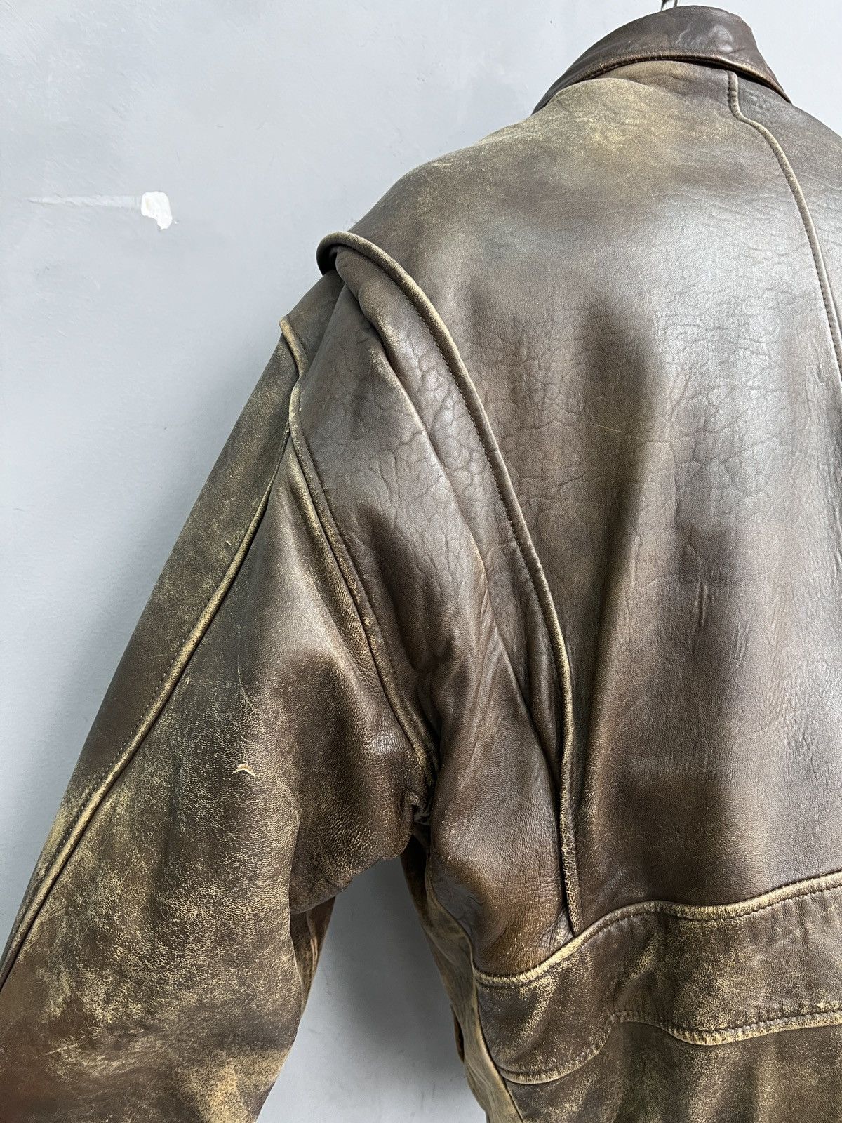 Leonard Paris Avirex style distressed true vintage leather bomber jacket Size US M / EU 48-50 / 2 - 12 Thumbnail