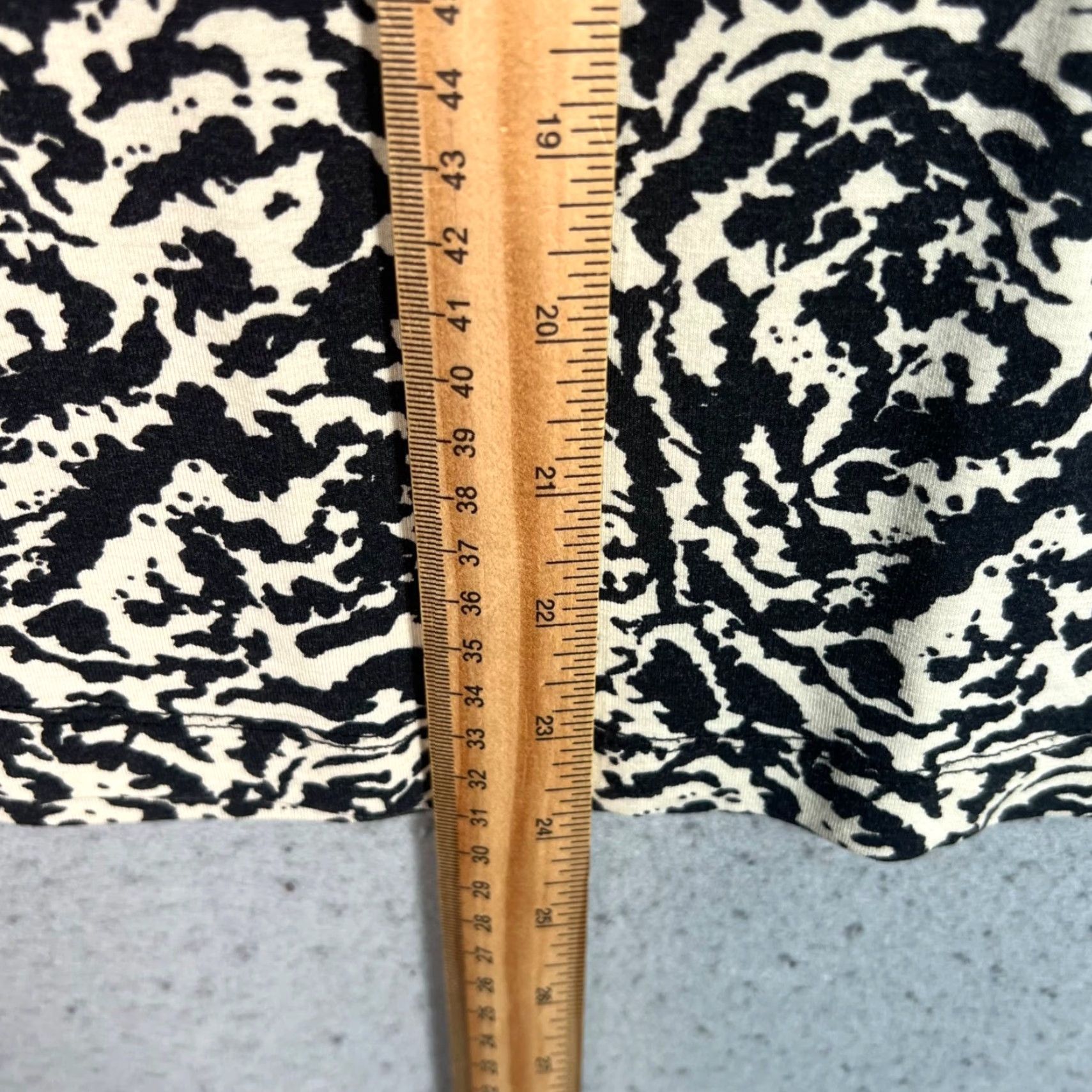 H&M H&M Top Womens Size Medium Black & White Floral Print Long Sleeve Turtleneck Size M / US 6-8 / IT 42-44 - 4 Thumbnail