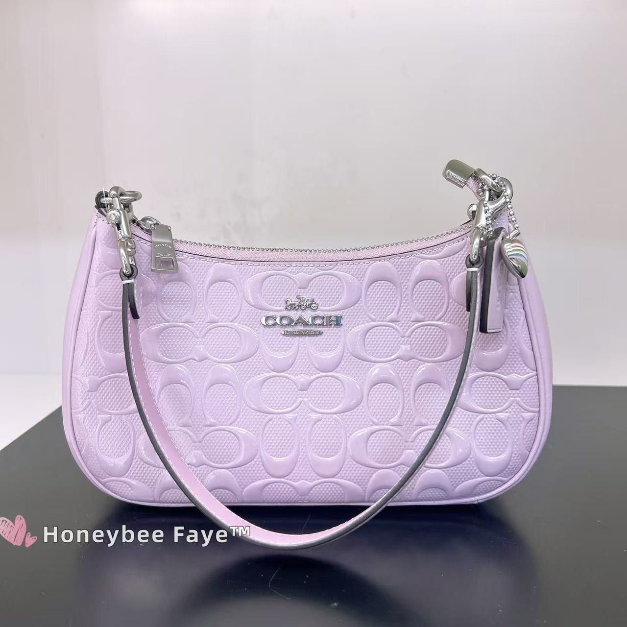 Coach Teri Shoulder Bag In Signature Leather Heart Charm CDA98 Size ONE SIZE - 4 Thumbnail