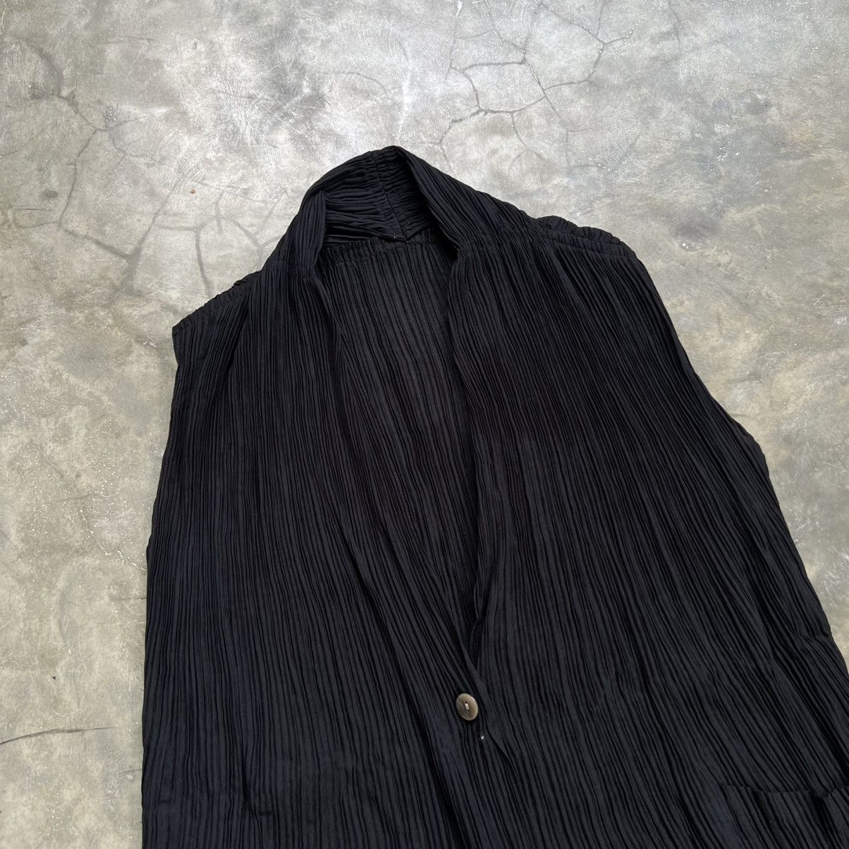 Pleats Please Issey Miyake KOD Pleast Please Issey Miyake Style Sleeveless Shirt Size ONE SIZE - 2 Thumbnail