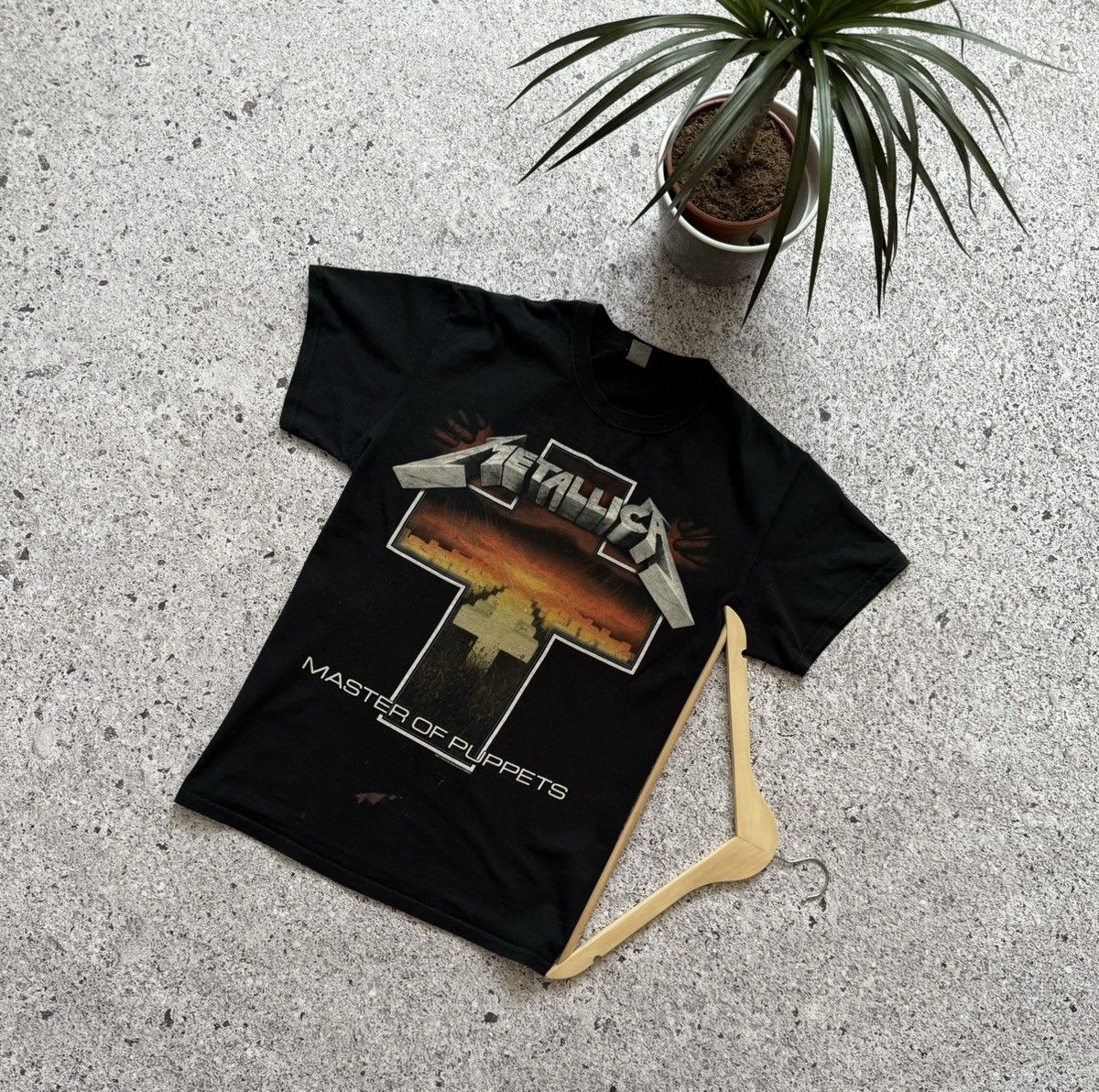 Band Tees × Metallica × Vintage Gildan Vintage 2017 Metallica Master Of Puppets Band T-shirt Size US M / EU 48-50 / 2 - 1 Thumbnail