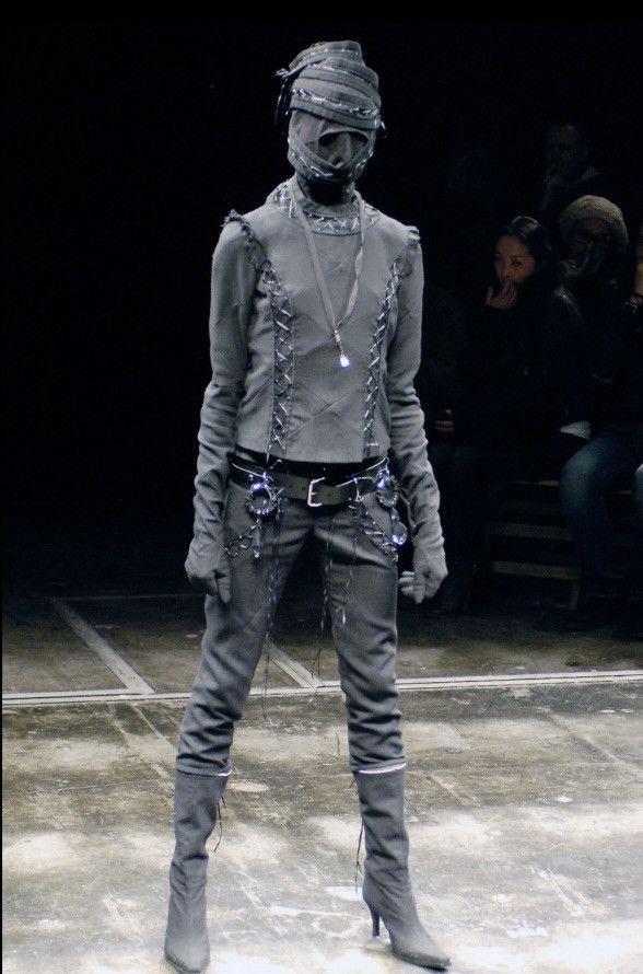 Undercover SUPER RARE Undercover Fall 2006 “Guru Guru” look 16 ensemble Size S / US 4 / IT 40 - 1 Thumbnail
