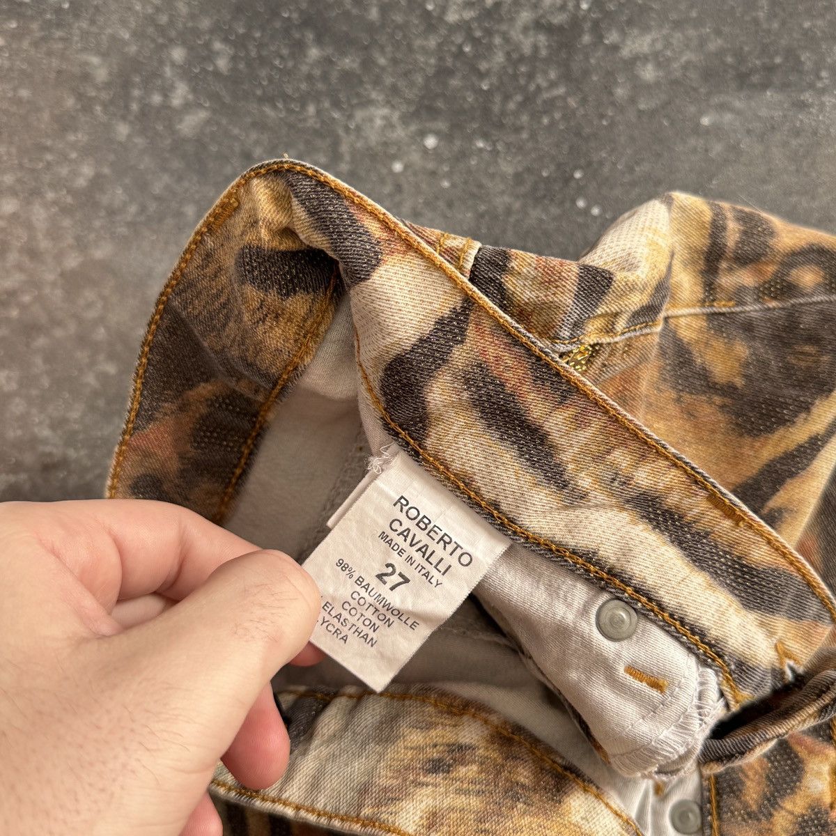 Roberto Cavalli Roberto Cavalli Vintage Y2K Tiger Print Iconic Pants Size 27" / US 4 / IT 40 - 15 Thumbnail