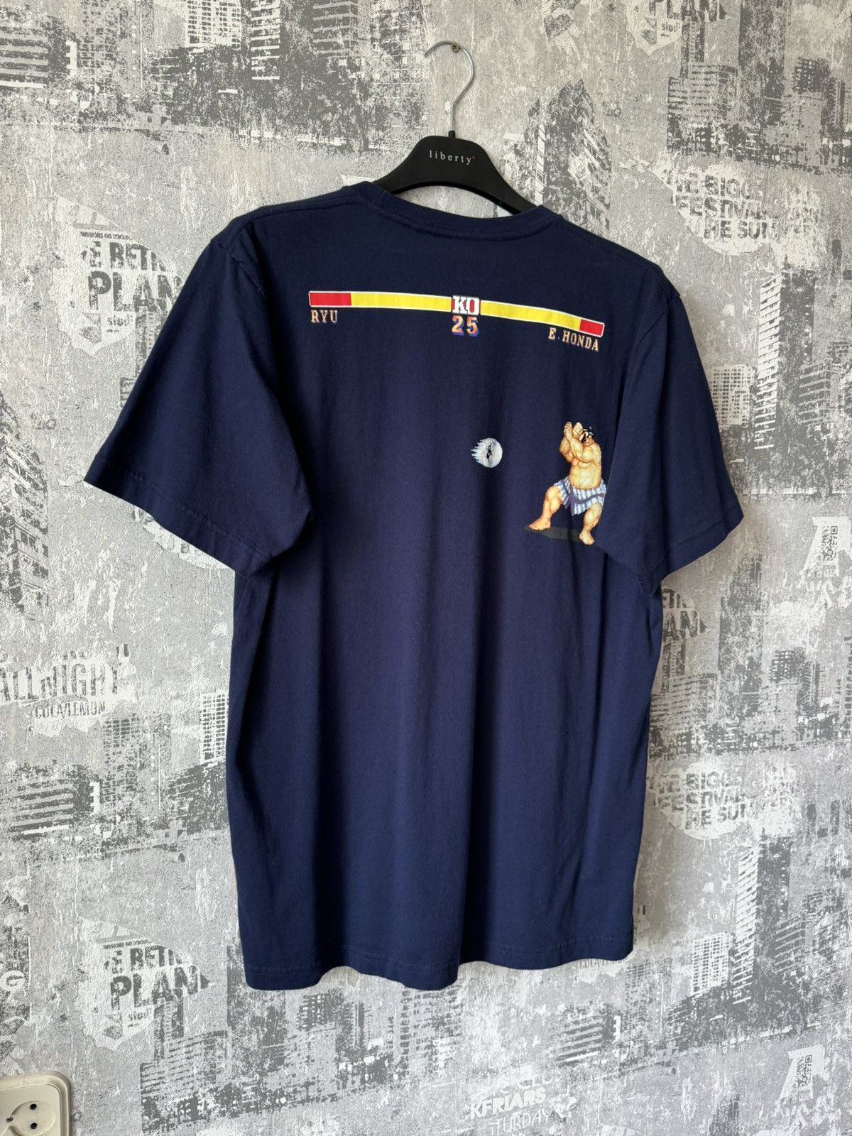 Uniqlo Uniqlo CAPCOM T-Shirt Size US M / EU 48-50 / 2 - 2 Thumbnail
