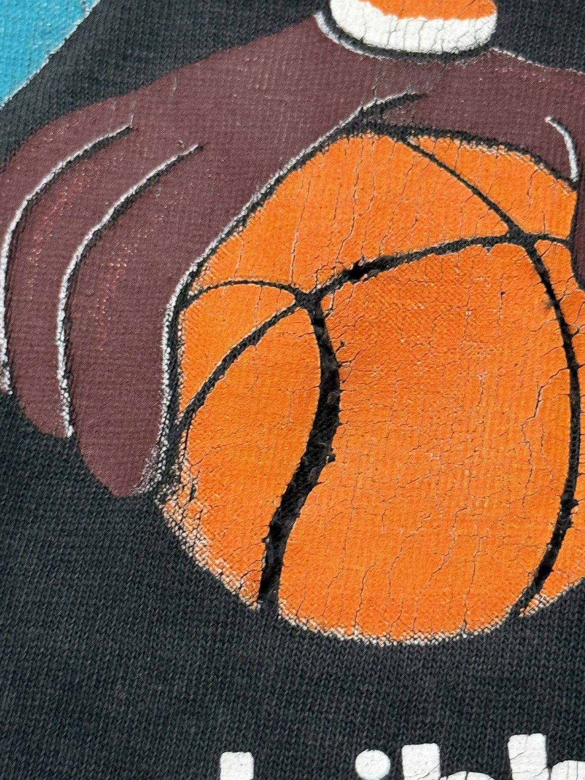 Vintage Vintage 1994 San Antonio Spurs Taz Looney Tunes Tshirt Size US XL / EU 56 / 4 - 6 Thumbnail