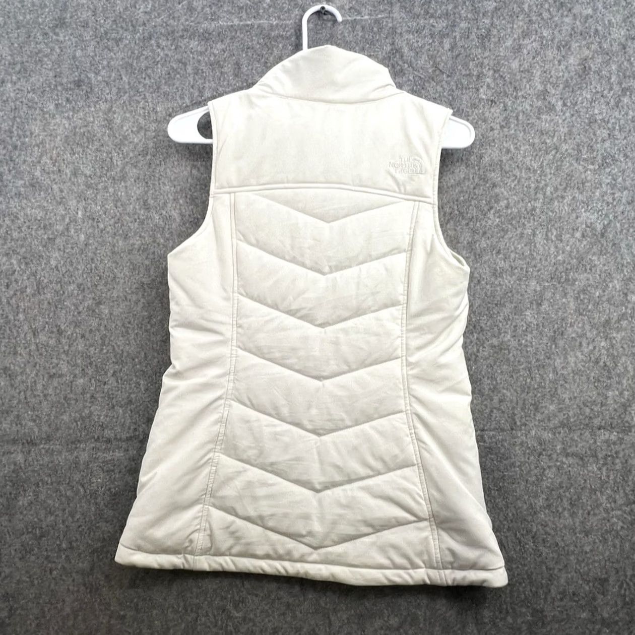 The North Face VINTAGE? The North Face Women’s Cream White Quilted Insulated Vest Size Small Size S / US 4 / IT 40 - 6 Thumbnail