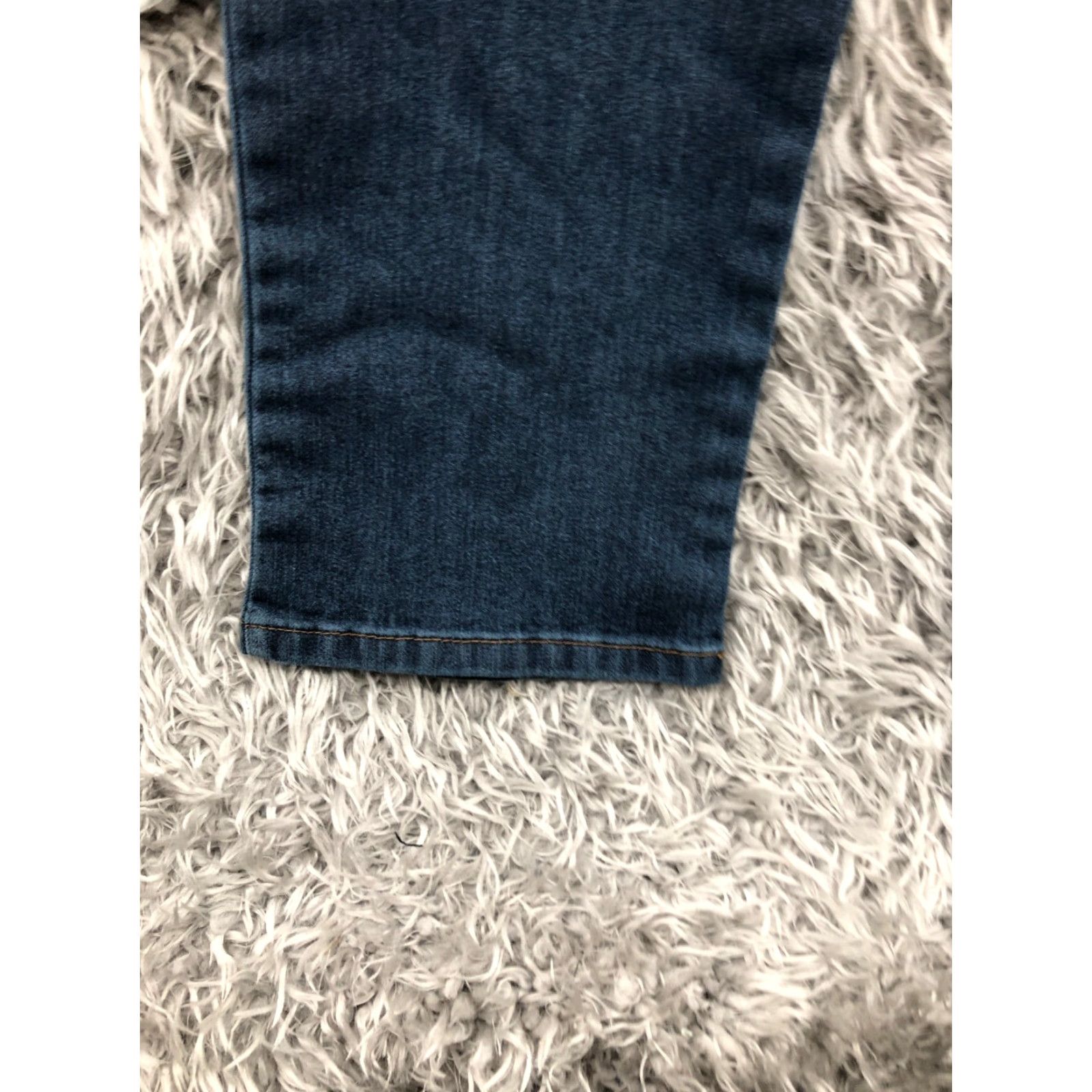 Gloria Vanderbilt Gloria Vanderbilt Amanda Jeans Size 6 Womens Medium Blue Denim Straight 5-Pocket Regular Waist 28 Inseam 28 in Model Gloria Vanderbilt Size 28" / US 6 / IT 42 - 7 Thumbnail