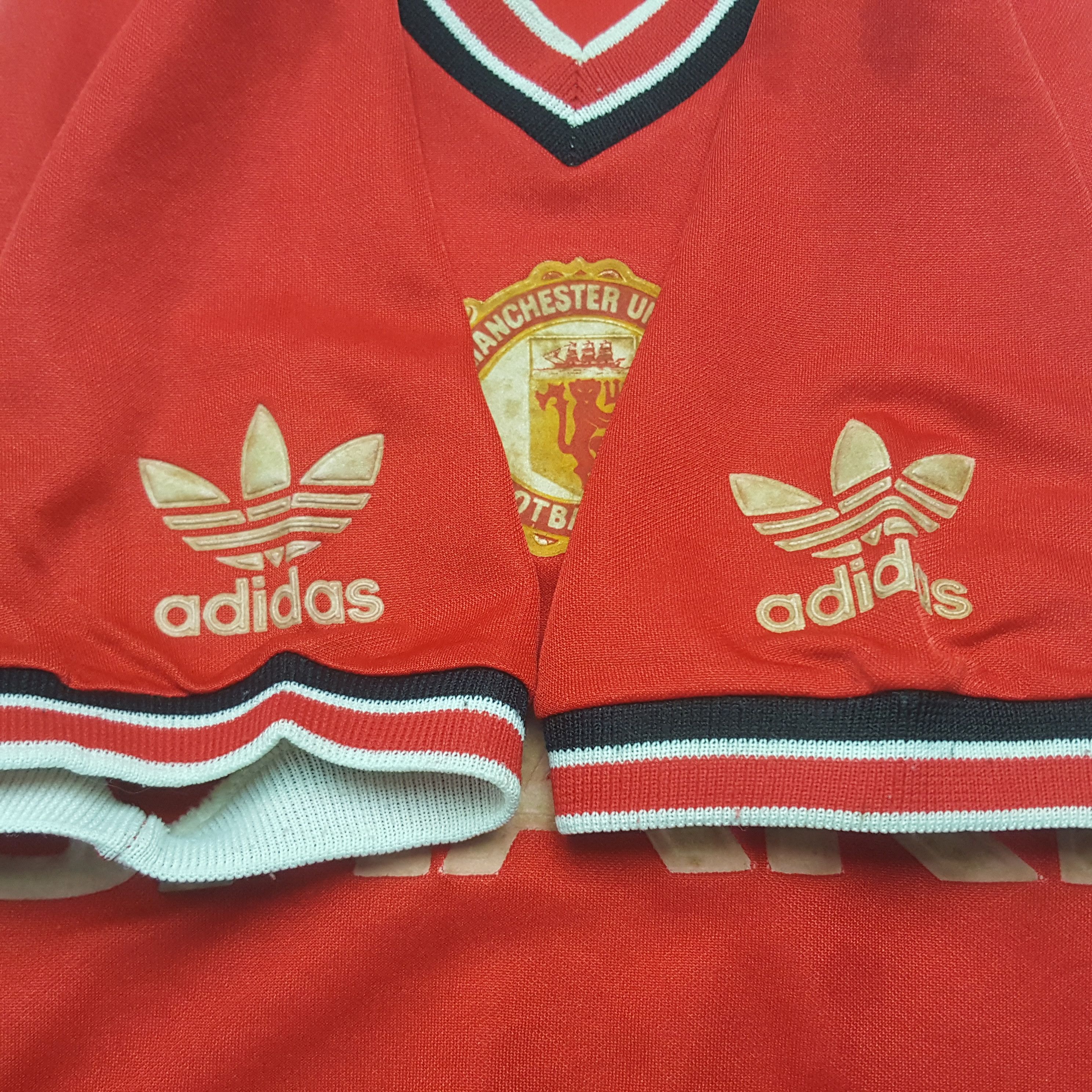 Adidas Vintage ADIDAS Manchester United 1984/1986 Jersey Shirt Size US XS / EU 42 / 0 - 5 Thumbnail