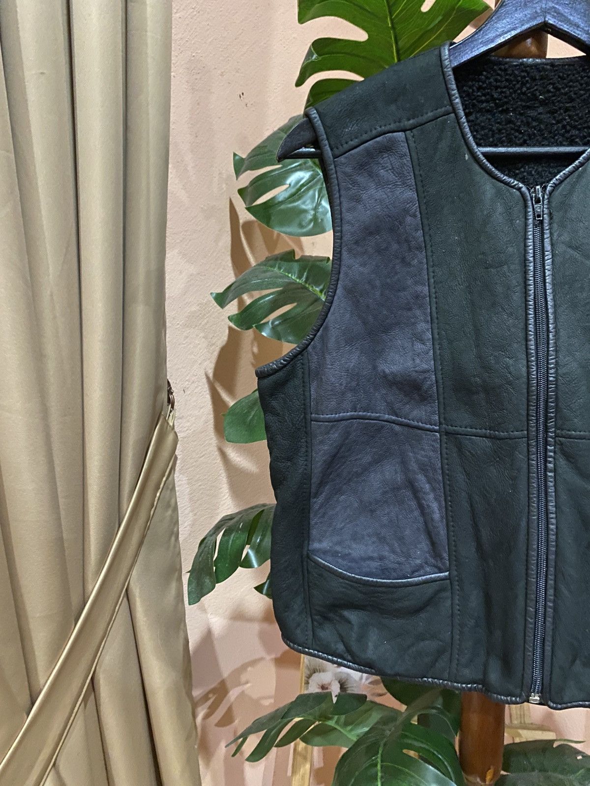 Other Malubel Australian Shearling Leather Vest - Men’s Two-Tone Size US M / EU 48-50 / 2 - 5 Thumbnail