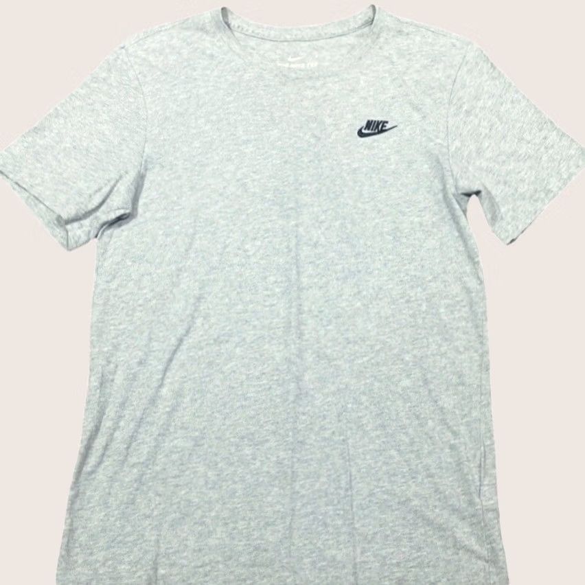 Nike Nike Shirt Size Small Sportswear Club Tee Mens In Grey Used Crew Neck Top Size US S / EU 44-46 / 1 - 1 Thumbnail