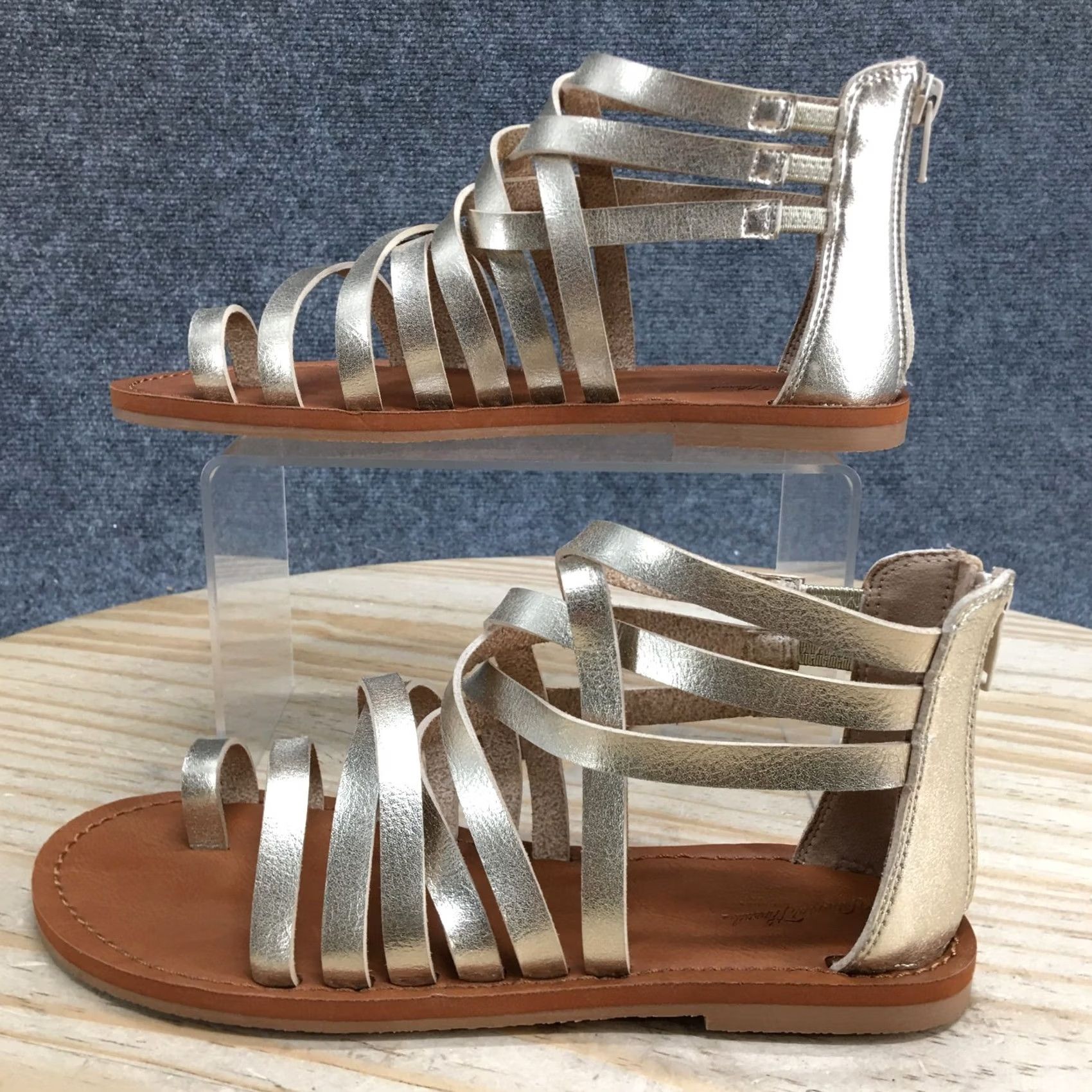 Vintage Universal Thread Sandals Womens 6 Gold Gladiator Strappy Back Zip Casual NEW Size US 6 / IT 36 - 2 Thumbnail