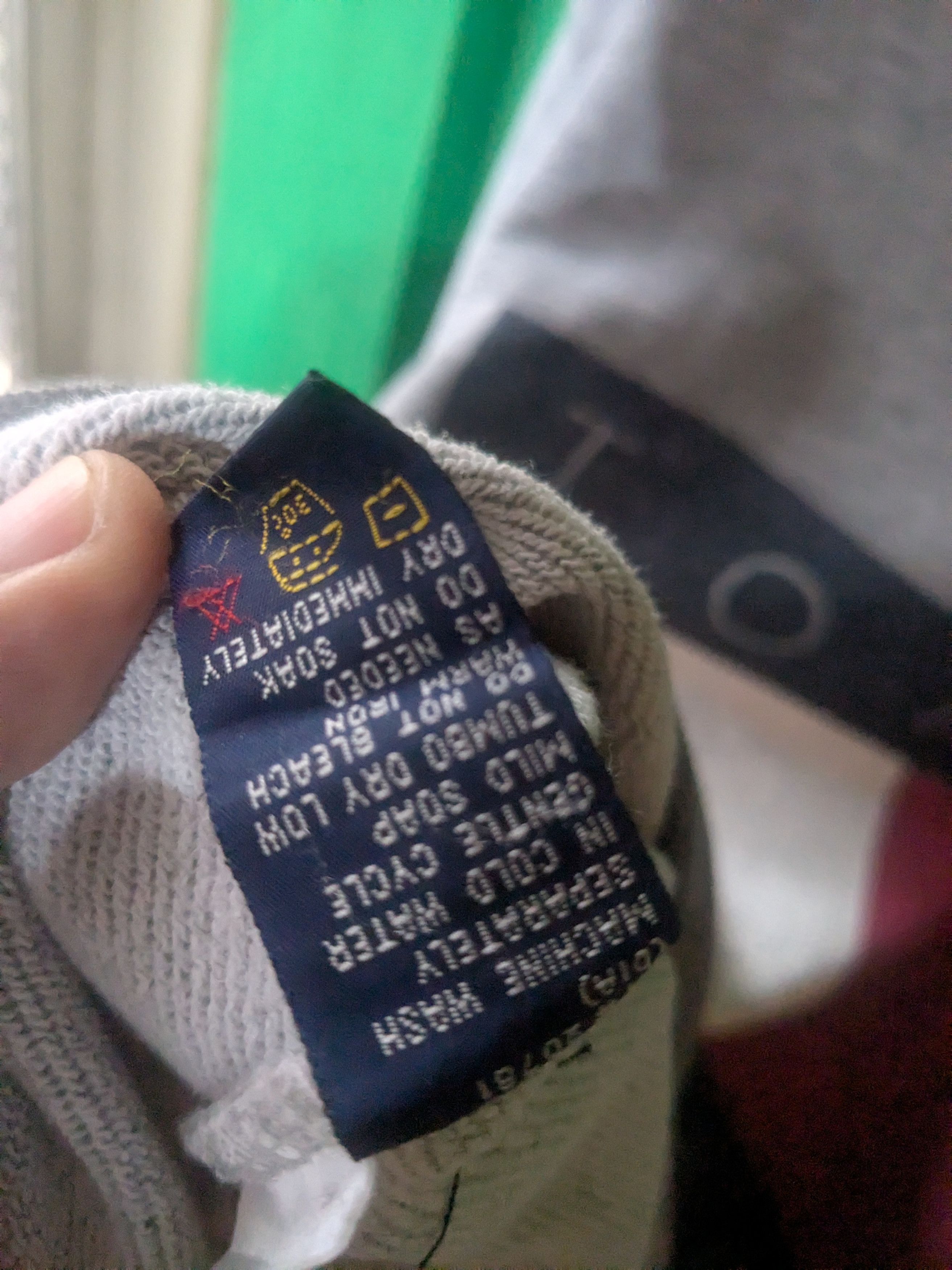 Tommy Hilfiger tommy Hilfiger vintage 90's sweater big logo rare Size US M / EU 48-50 / 2 - 9 Thumbnail