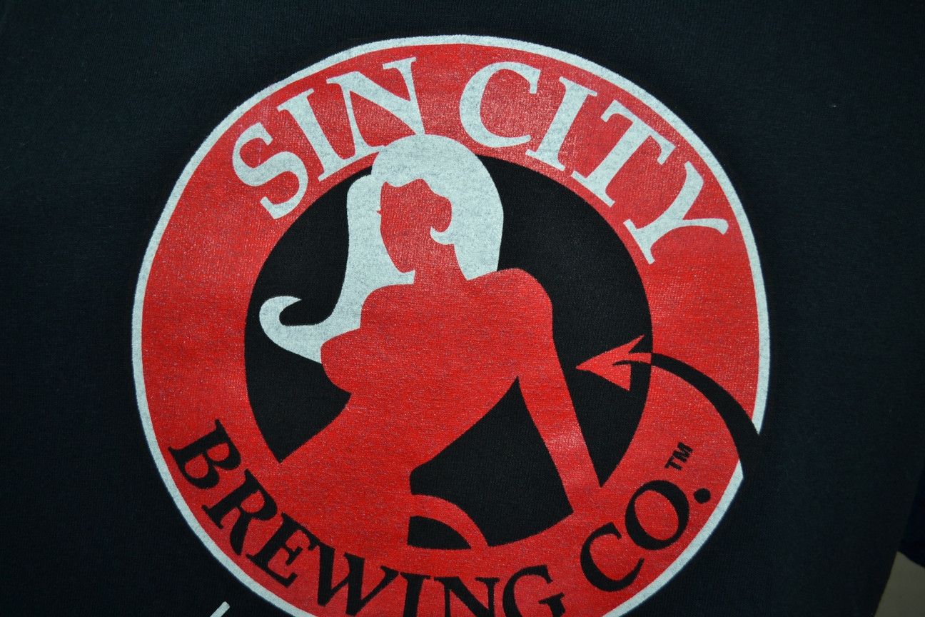 Fruit Of The Loom × Vintage Vintage y2k Sin City Brewing Co. Las Vegas tee M Size US M / EU 48-50 / 2 - 3 Thumbnail