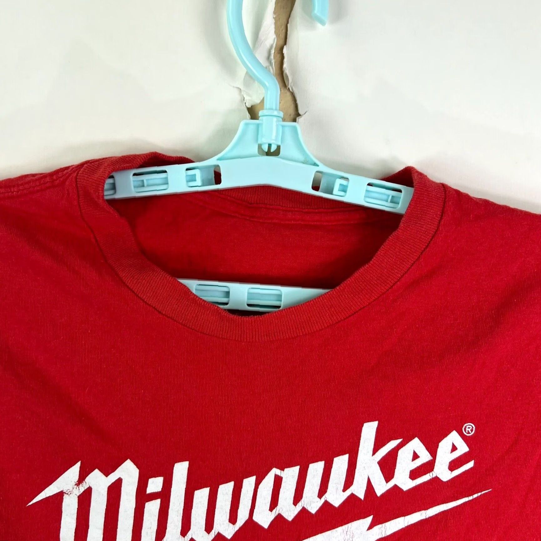 Vintage Milwaukee Tools Graphic T Shirt Mens Size L/XL Red Short Sleeve Size US XL / EU 56 / 4 - 2 Thumbnail