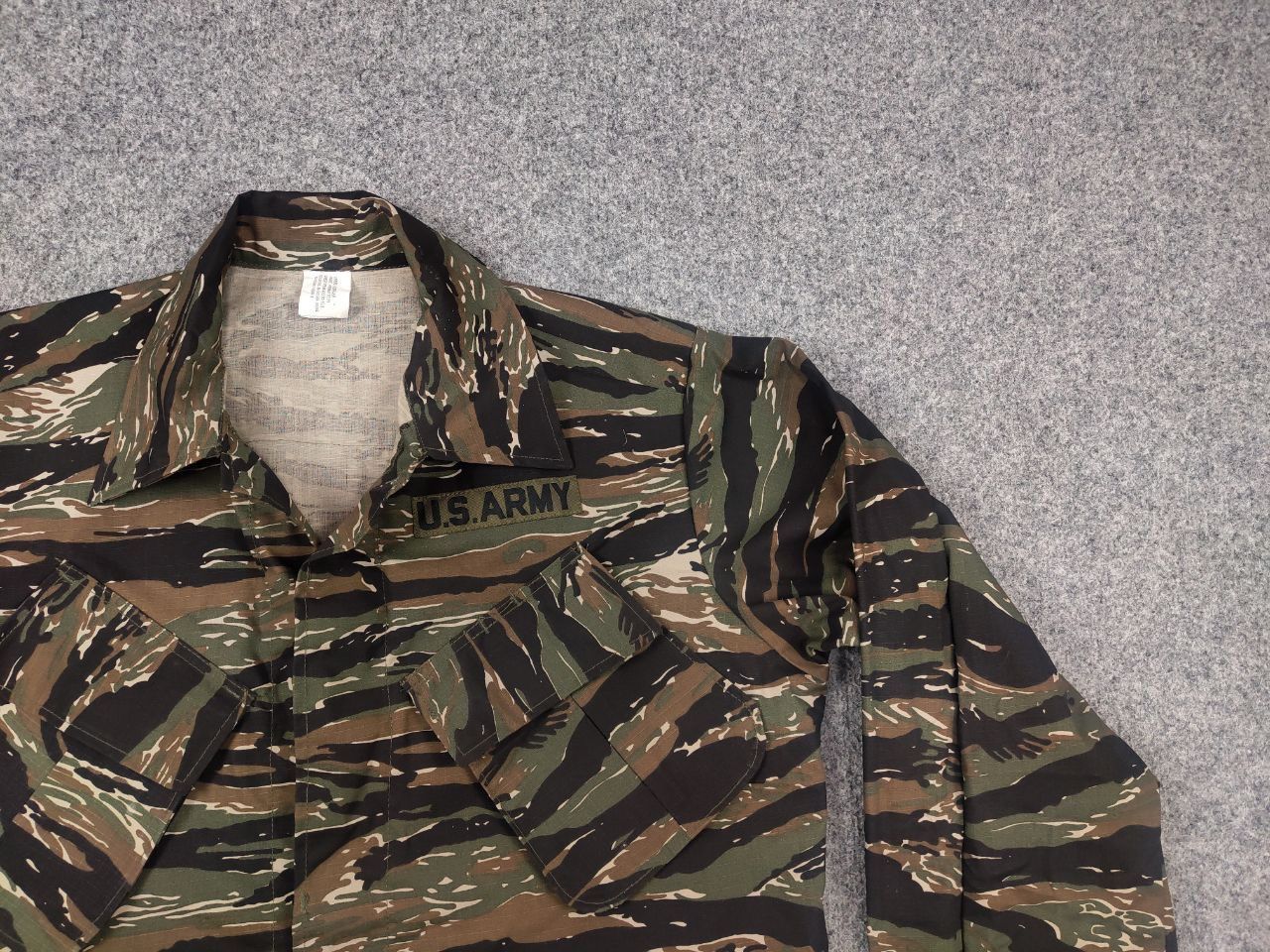 Vintage Vintage US Army Tiger Stripe Camo Combat Military Jacket Size US L / EU 52-54 / 3 - 4 Thumbnail