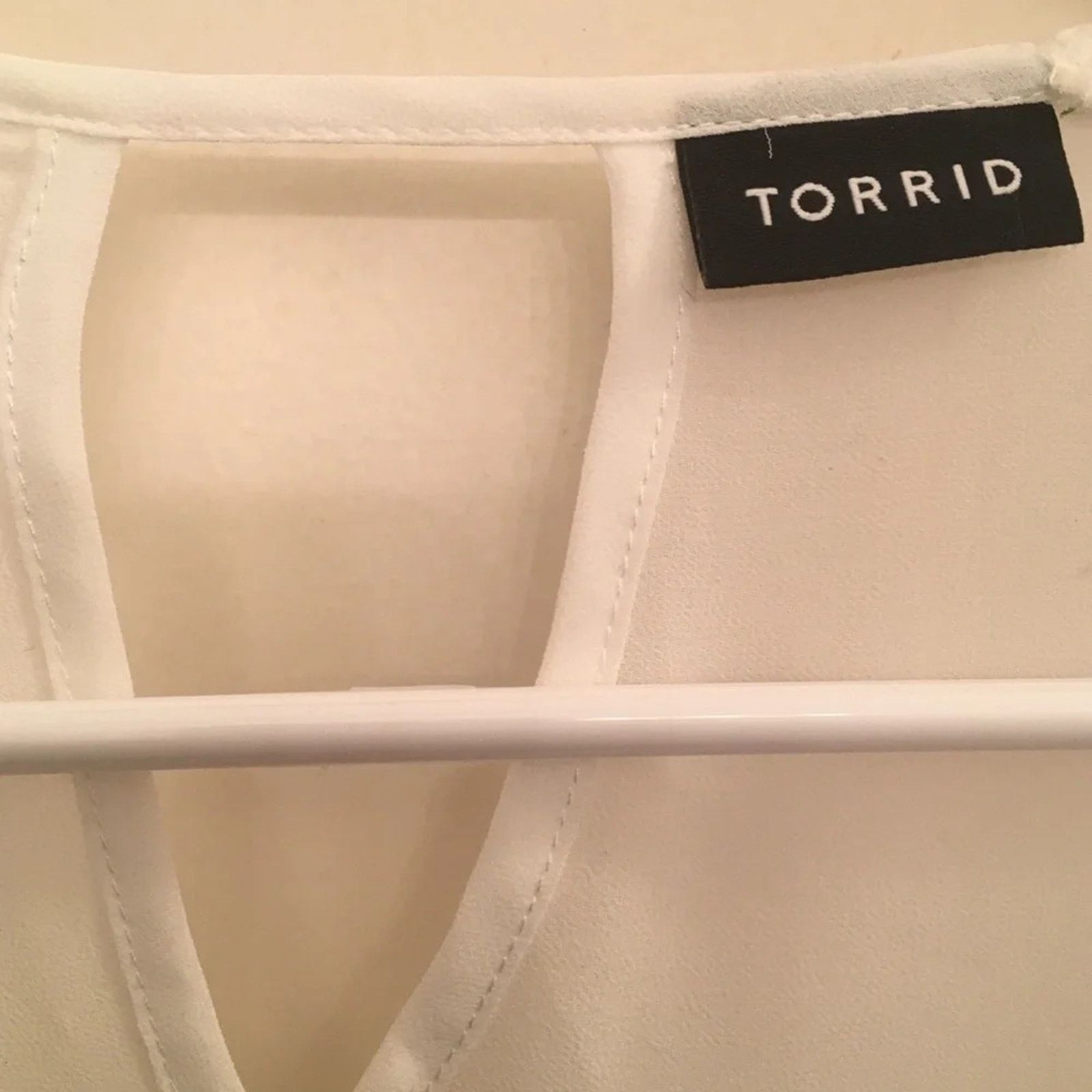 The Unbranded Brand Torrid lightweight floral print pull over top. Size XXL / US 16-18 / IT 52-54 - 4 Thumbnail