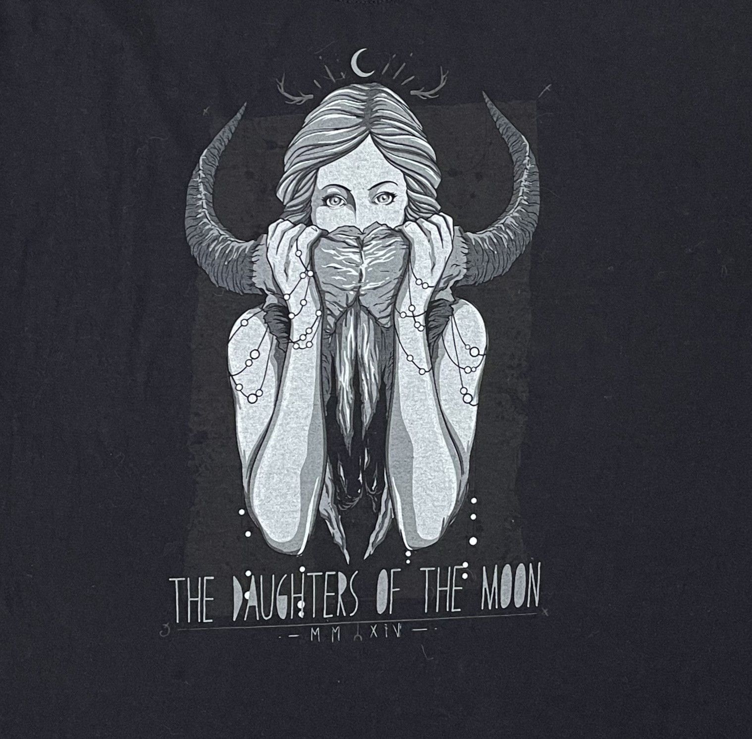 Vintage Vintage THE DAUGHTERS OF THE MOON Size US XL / EU 56 / 4 - 2 Thumbnail