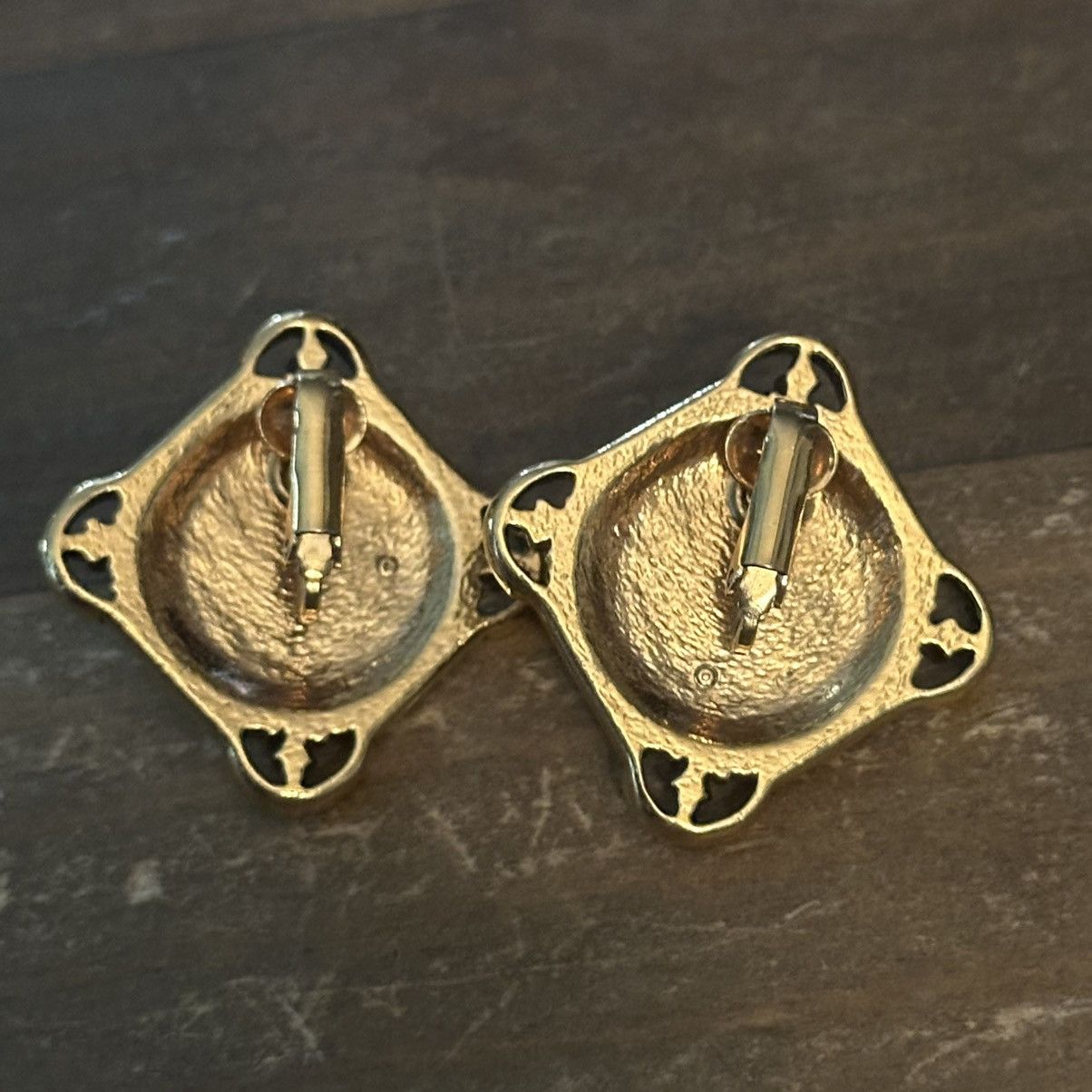 Other × Vintage Vintage Avon gold tone square ornate amber clip on earrings Size ONE SIZE - 2 Thumbnail