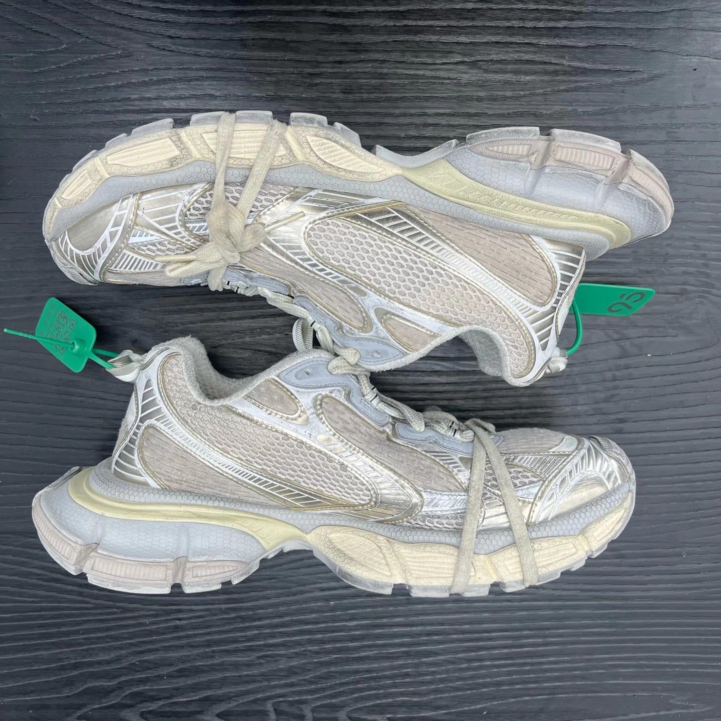 Balenciaga Balenciaga 3XL Light Gray 42 Near New 2x Worn Size US 9 / EU 42 - 2 Thumbnail