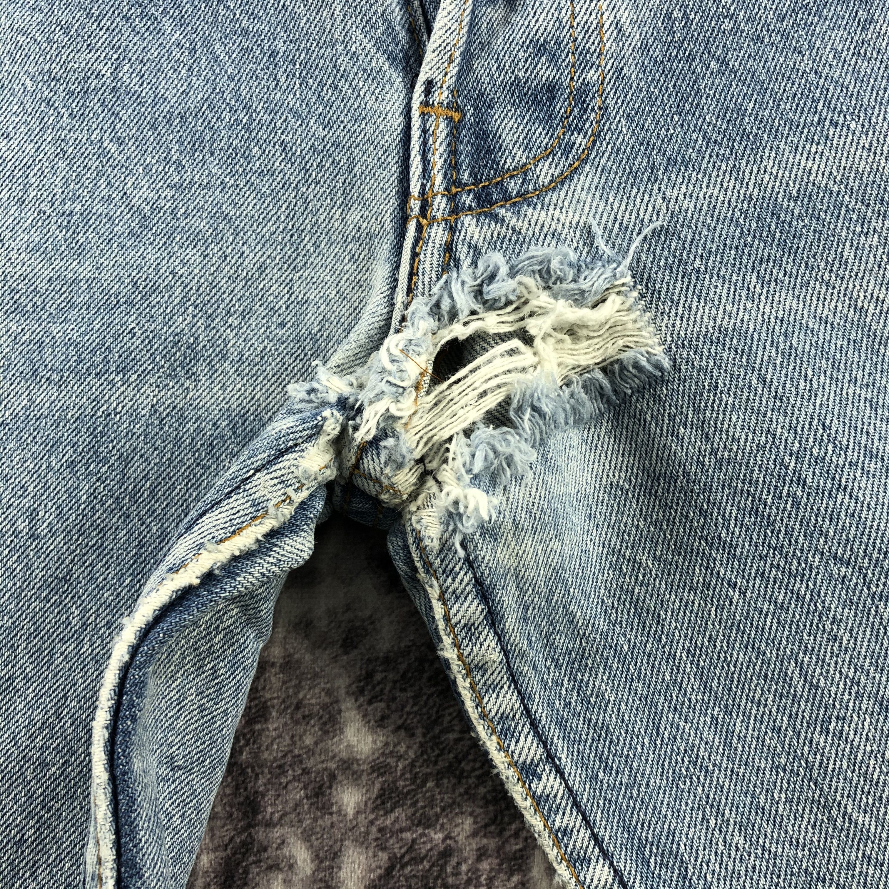 Levi's Vintage 90s Light Wash Levis 501 Jeans-JM2344 Size US 32 / EU 48 - 8 Thumbnail