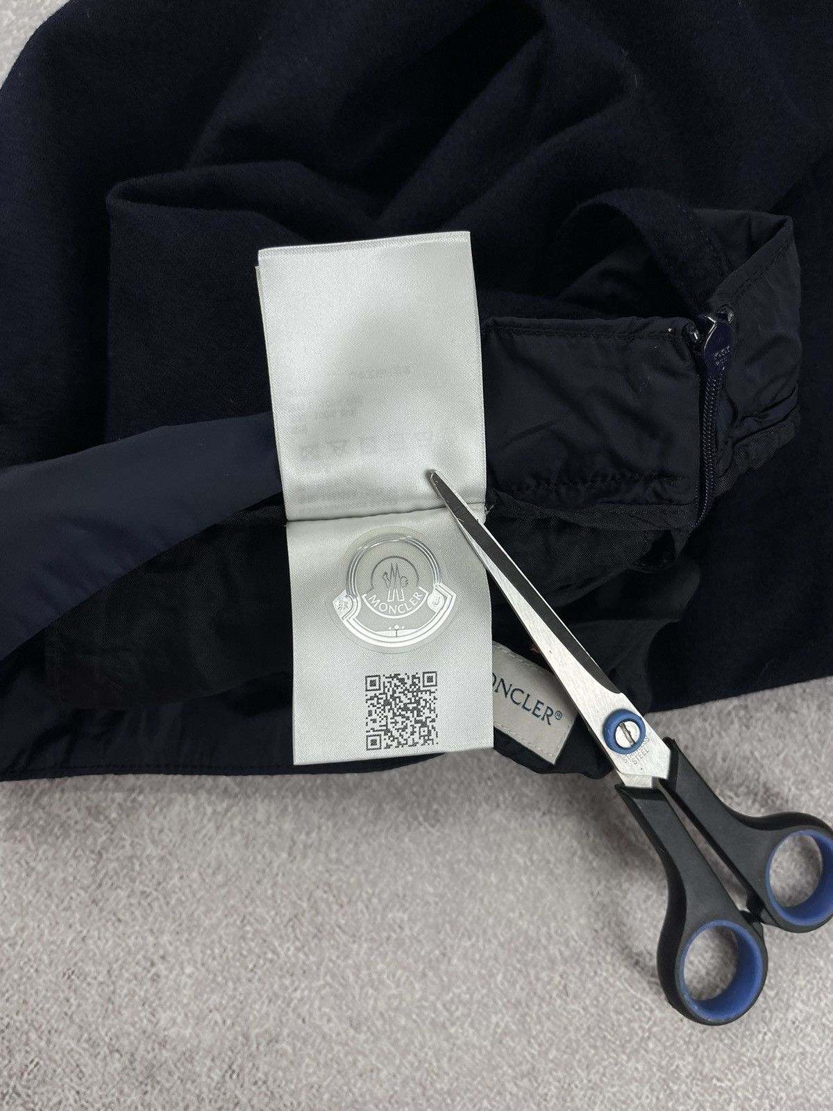 Moncler Women’s Moncler Wool Dress Trousers Pants Size 38 Size 26" / US 2 / IT 38 - 15 Thumbnail