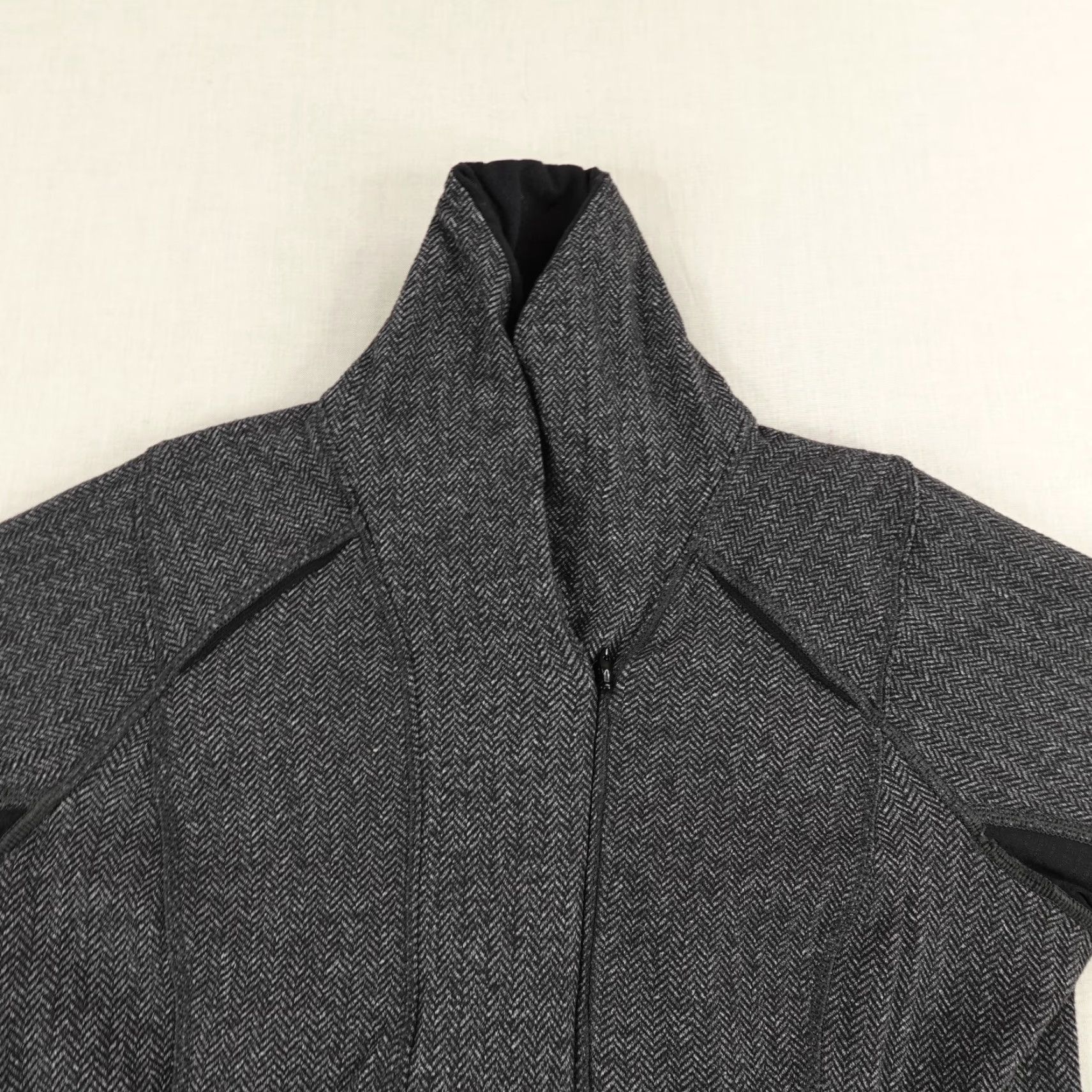 Lululemon Lululemon Jacket Womens 4 Think Fast Pullover Herringbone 1/4 Zip Gray, Activewear, Casual, Travel, Athleisure, Outdoor, Sports Size S / US 4 / IT 40 - 2 Thumbnail
