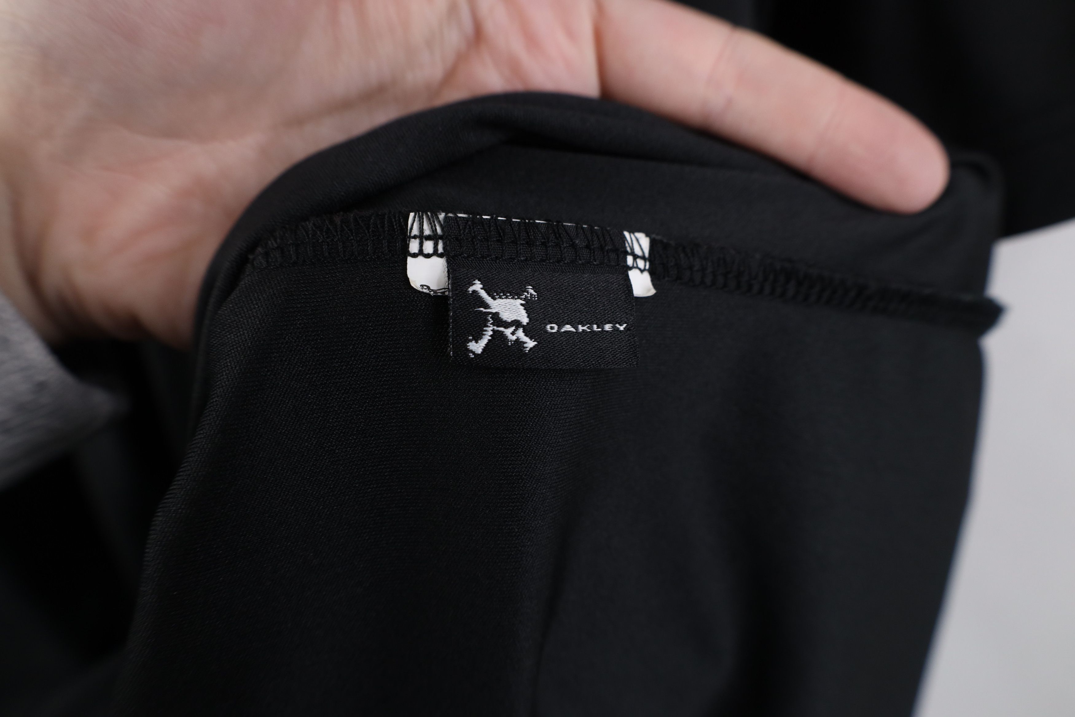 Oakley Vintage Y2K Oakley Spell Out Knit Collared Golf Polo Black Size US L / EU 52-54 / 3 - 10 Thumbnail