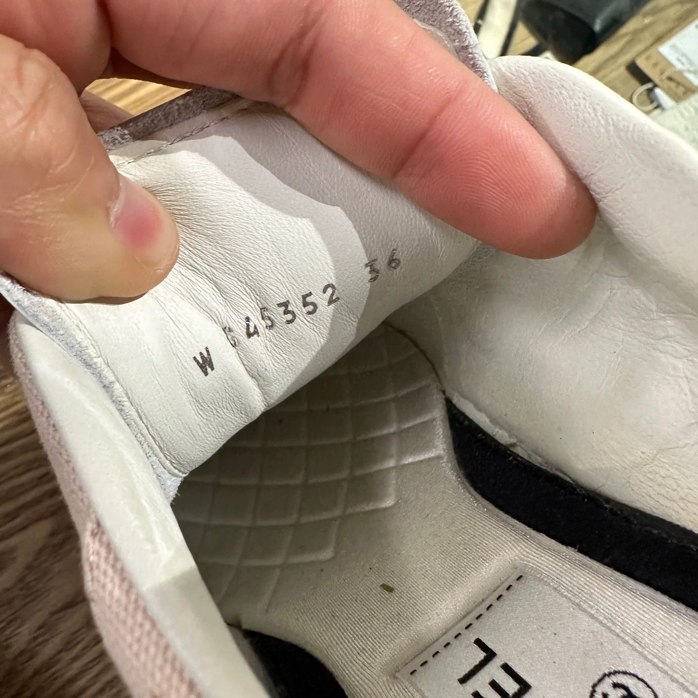 Chanel Chanel mar673 24C Logo Round Toe Sneaker 36 Size US 5.5 / IT 35.5 - 7 Thumbnail