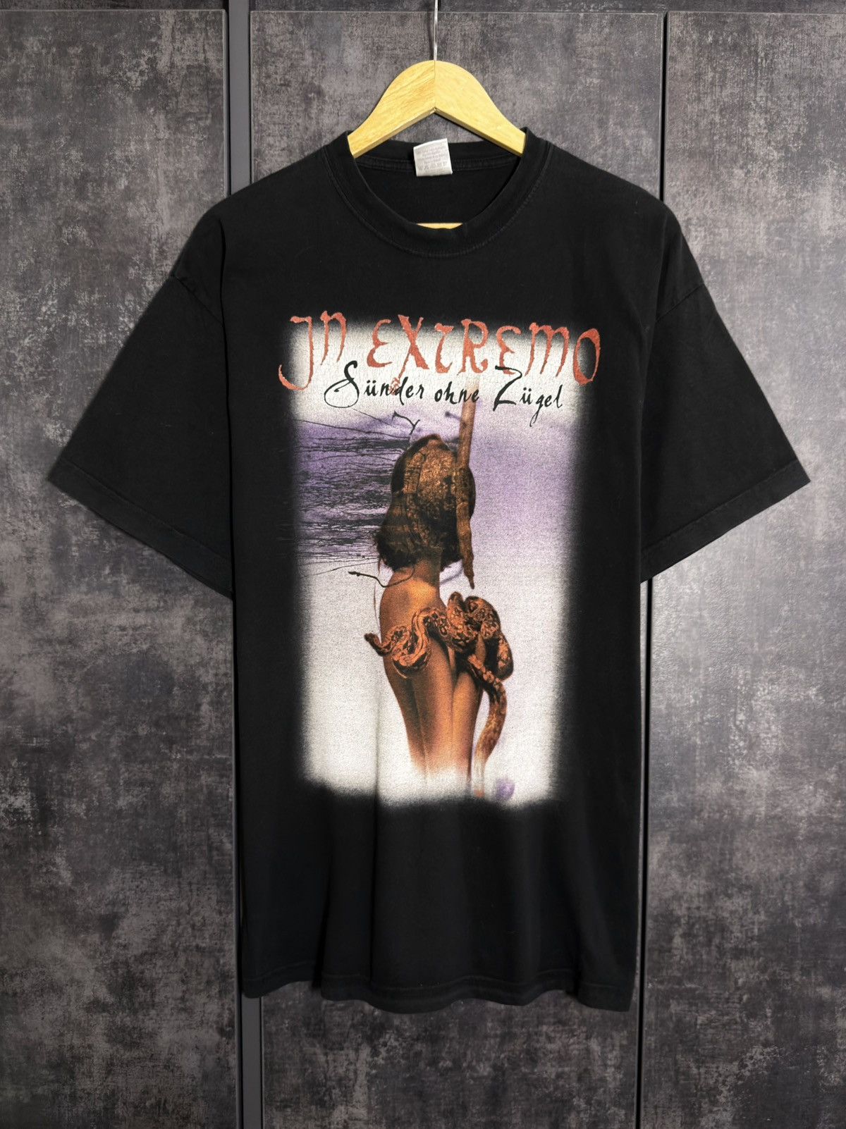 Vintage Vintage 2001 In Extremo Rock Band Tshirt ERD 424 COF Porn 4g Size US L / EU 52-54 / 3 - 1 Thumbnail