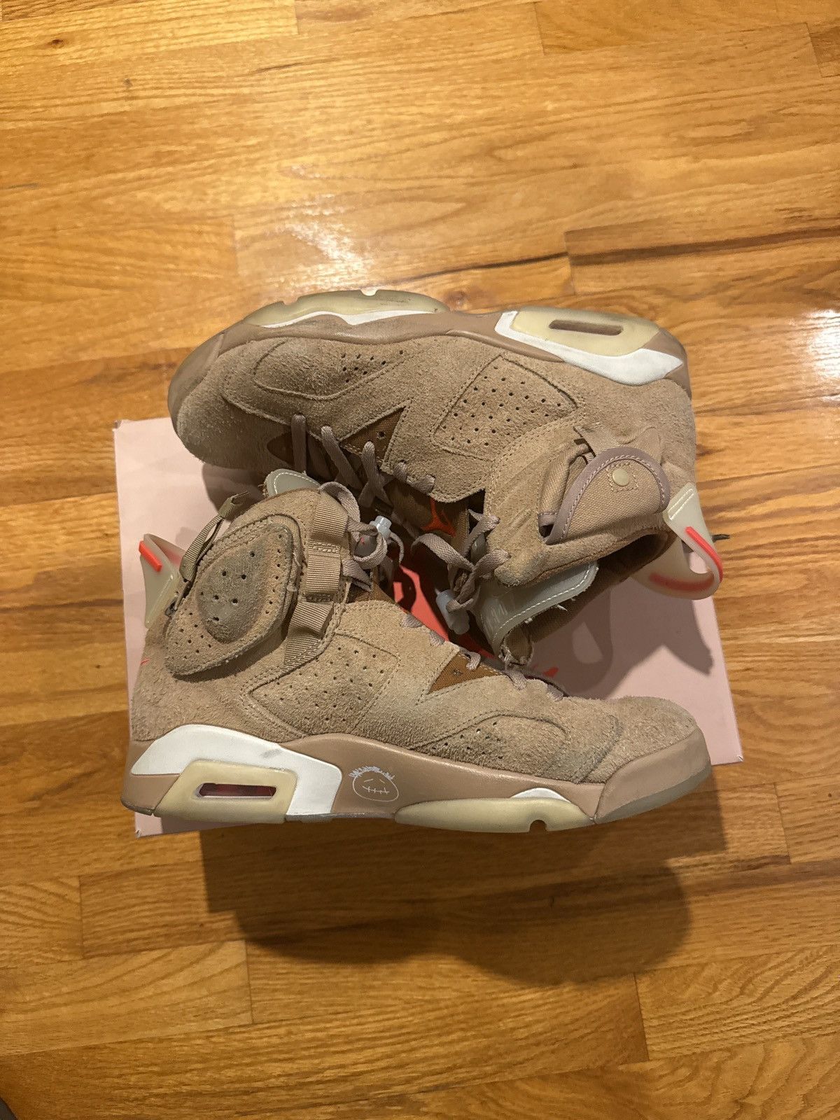 Jordan Brand × Travis Scott Travis Scott British Khaki Size US 9.5 / EU 42-43 - 3 Thumbnail