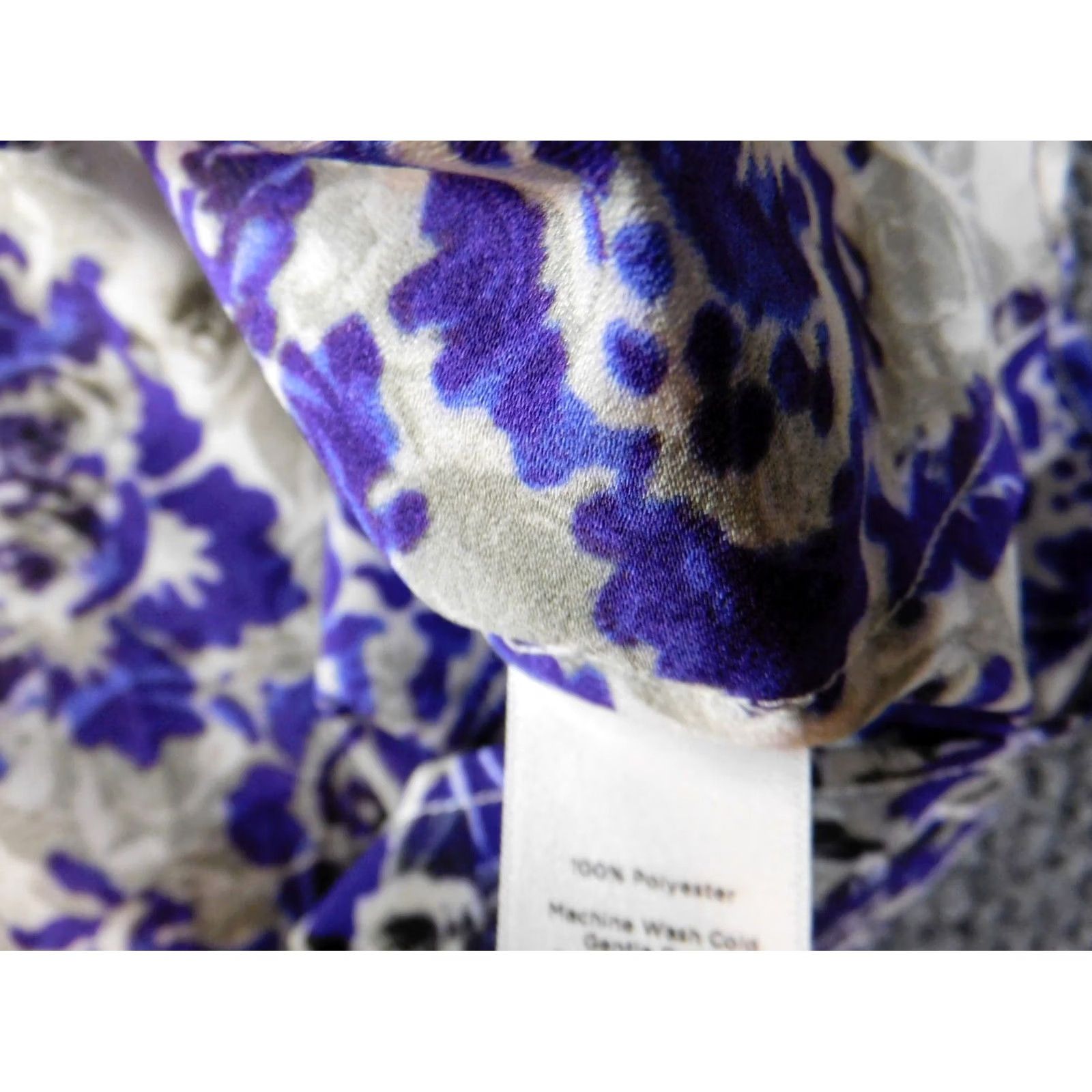 Talbots Talbots Blouse Shirt Petite Medium Purple Floral V-Neck Pullover Women casual Size M / US 6-8 / IT 42-44 - 7 Thumbnail