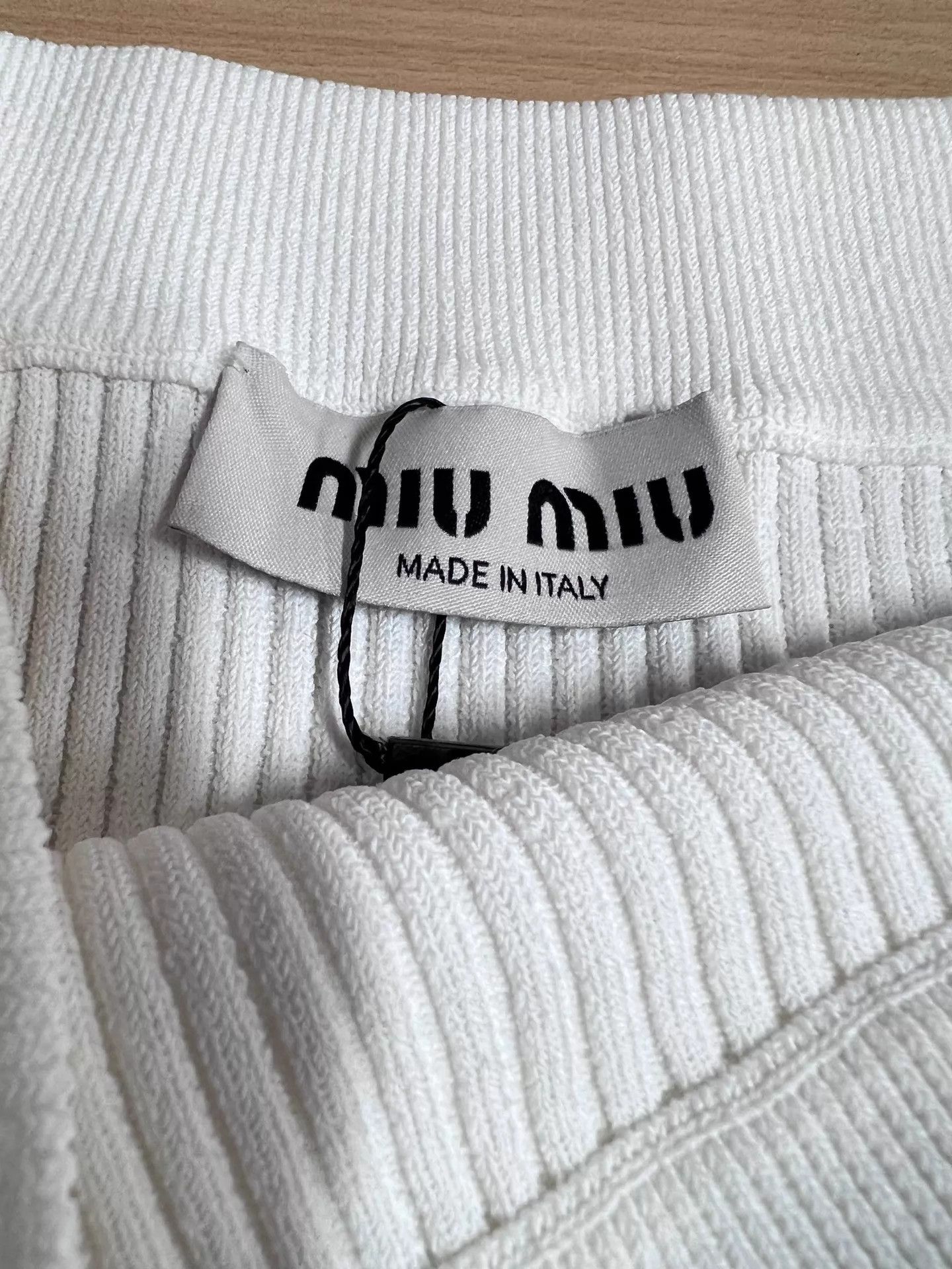 Miu Miu Miu Miu White Logo Knit Skirt 38 (99 New) Size 26" / US 2 / IT 38 - 4 Thumbnail
