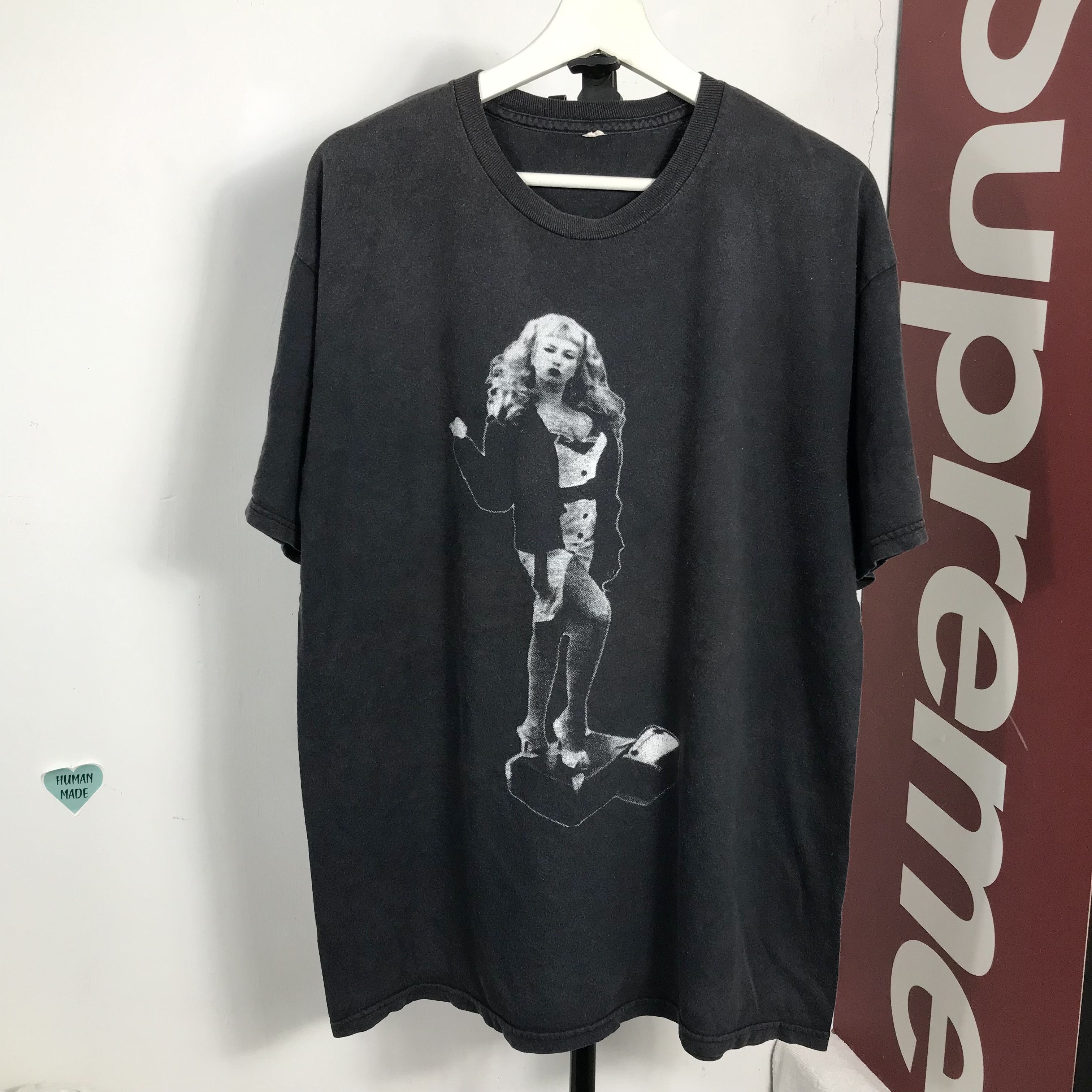 Vintage Vintage 90s TRACI LORDS erotic girls soft tender hands tee Size US L / EU 52-54 / 3 - 1 Thumbnail