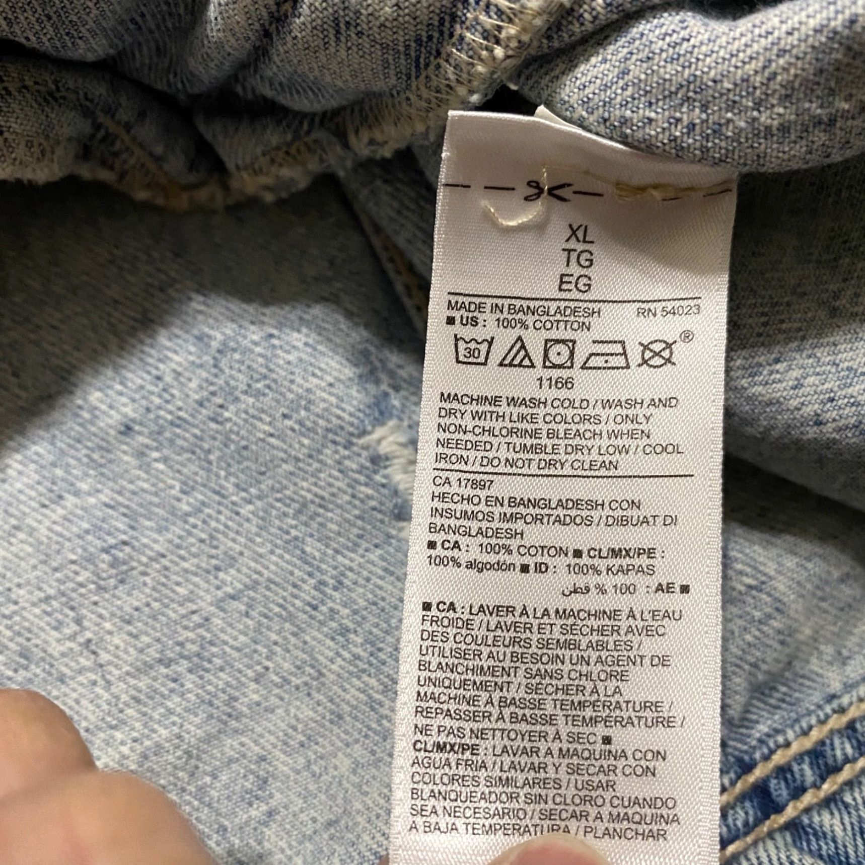 Old Navy VINTAGE Old Navy Womens XL Jean Jacket Blue Denim Button Up Trucker Pockets Distressed Size 40" / US 18 - 7 Thumbnail