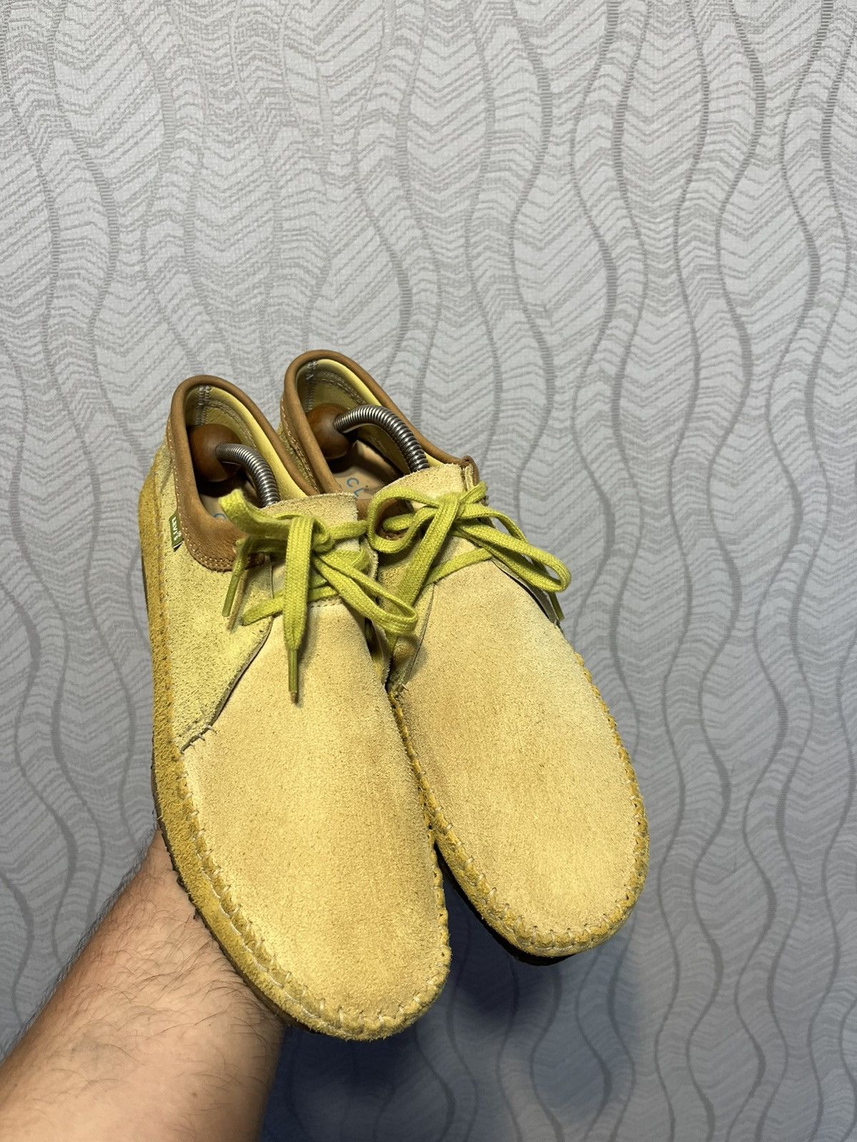 Clarks Clarks Originals x Levi’s Men’s Suede Lemon Yellow Shoes Size US 8 / EU 41 - 3 Thumbnail