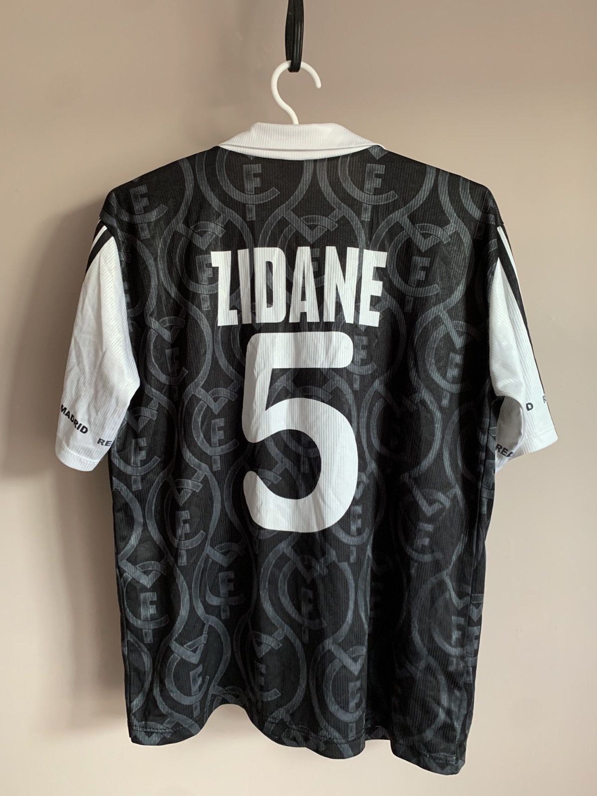 Vintage Real Madrid Football Shirt Retro Soccer Jersey Size S Zidane Size US S / EU 44-46 / 1 - 1 Thumbnail