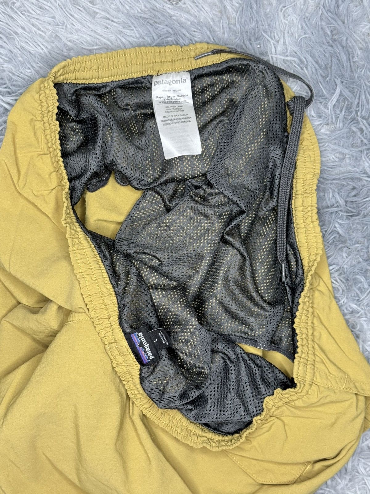 Patagonia Patagonia mustard shorts L Size US 34 / EU 50 - 4 Thumbnail