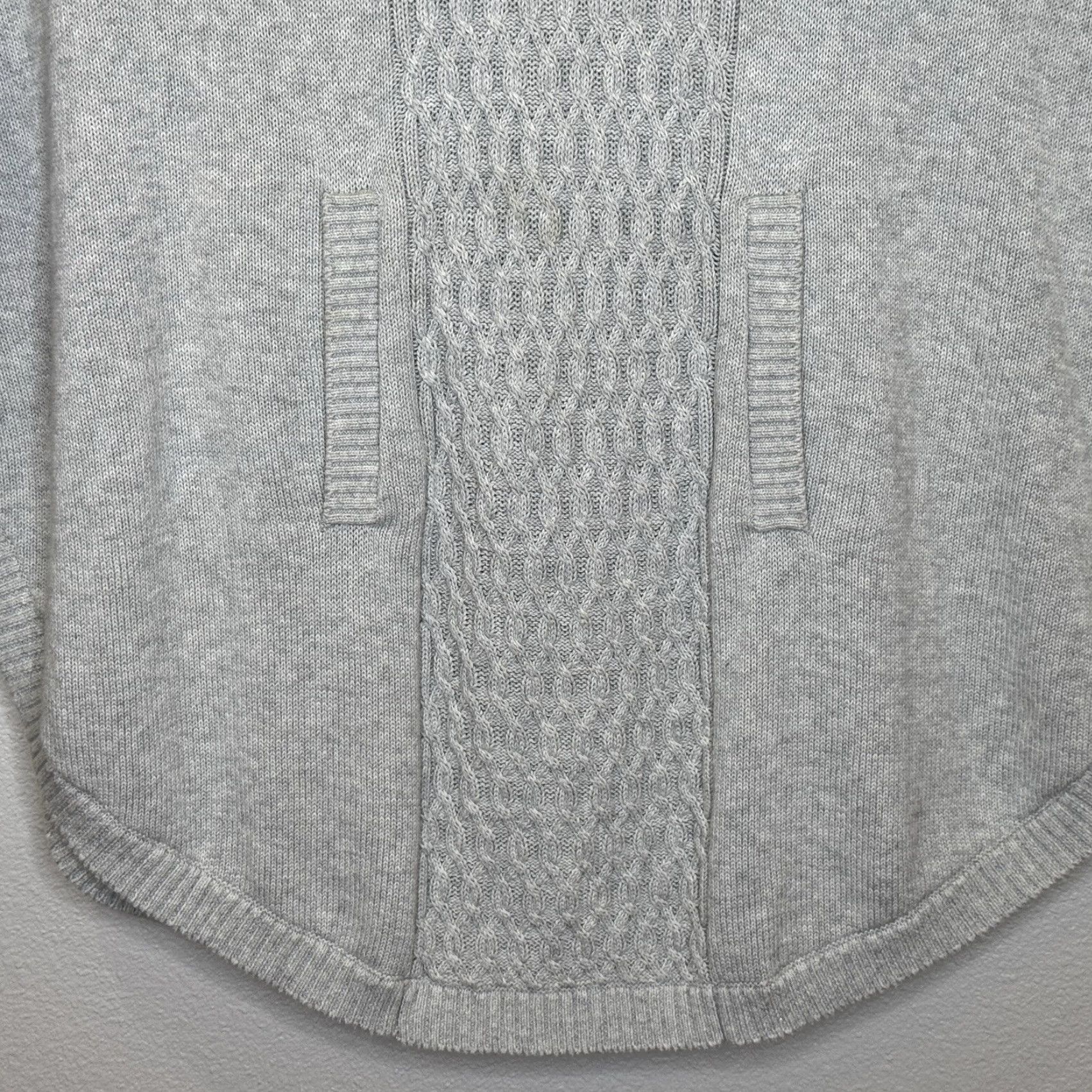 Vintage Cabi Glacier Cable Knit Poncho Cowl Pullover Sweater Oversized Gray Size Medium Womens Pullover Pockets Classic Knit Size M / US 6-8 / IT 42-44 - 4 Thumbnail