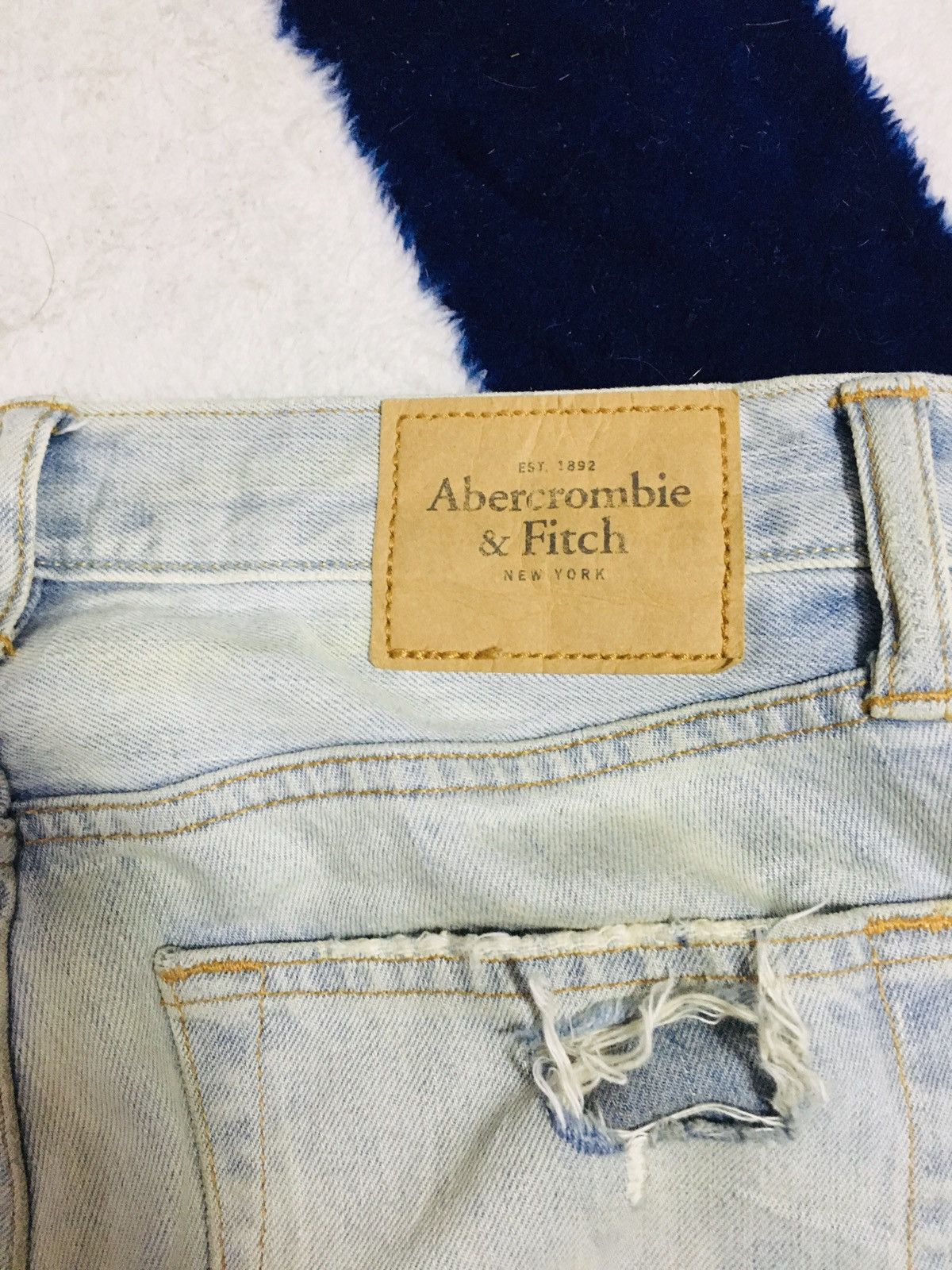 Abercrombie & Fitch Abercrombie & Fitch Distressed Jeans (16) Size US 30 / EU 46 - 3 Thumbnail