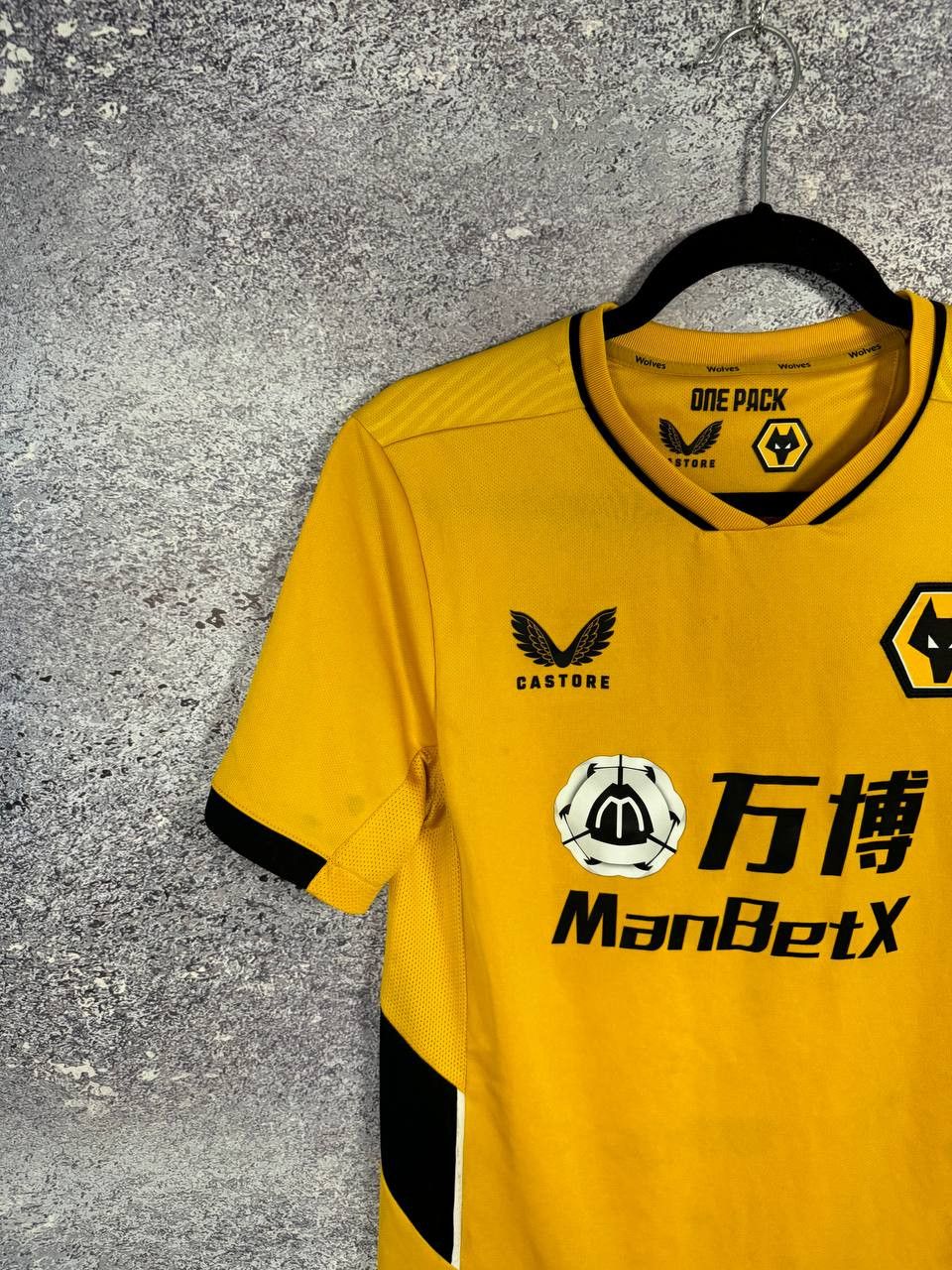 Castore × Vintage Vintage Wolverhampton 2021/22 Castore Soccer Jersey Size US S / EU 44-46 / 1 - 2 Thumbnail
