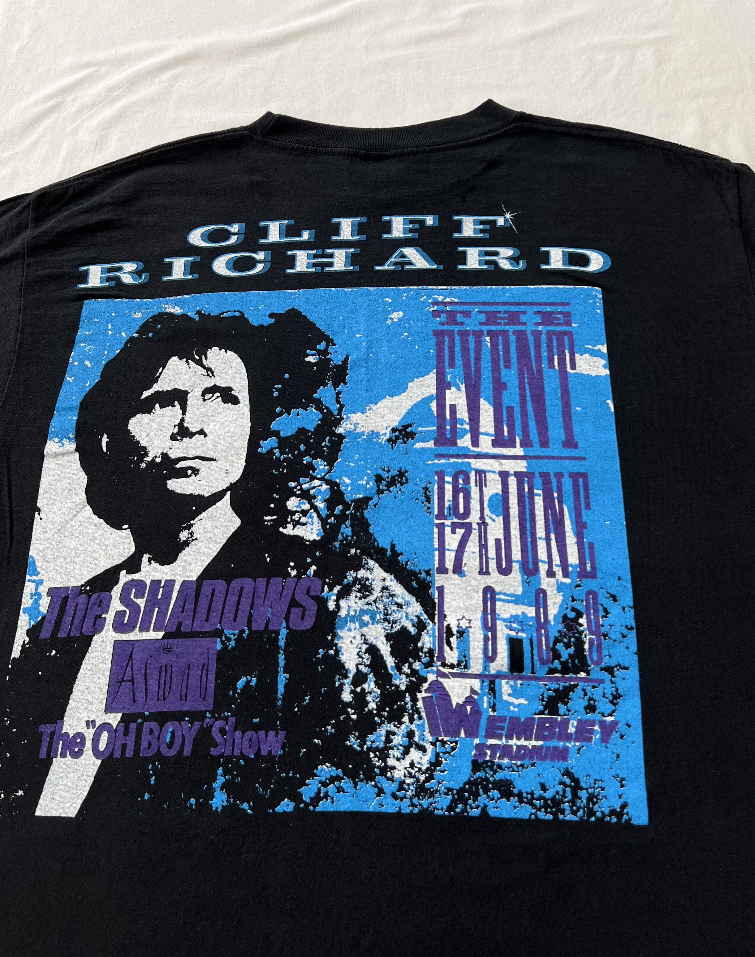Band Tees Vintage 1989 Cliff Richard The Event Wembley Black T-shirt Size US L / EU 52-54 / 3 - 11 Thumbnail