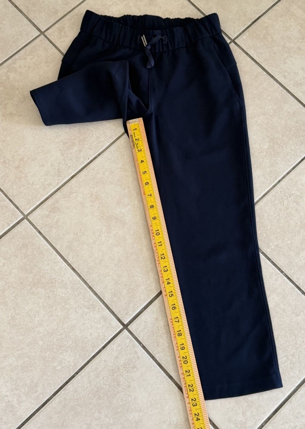 Lululemon LULULEMON ON THE FLY CROPPED PANT 23”NAVY BLUE COLOR SIZE 2 Size 26" / US 2 / IT 38 - 3 Thumbnail