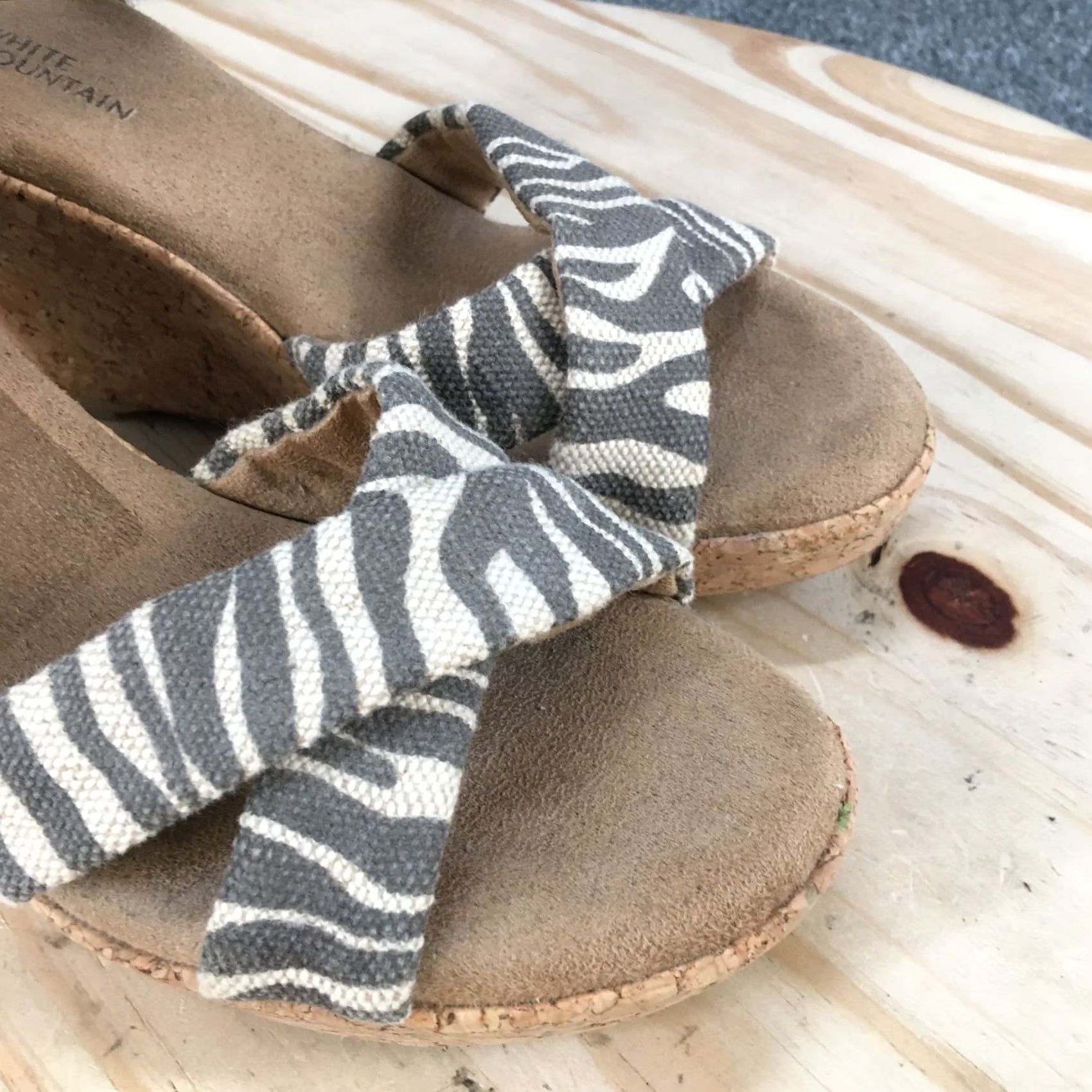 Vintage White Mountain Outshine Sandals Strappy Cork Wedge Gray White Womens 5.5M Shoes Size US 6 / IT 36 - 5 Thumbnail