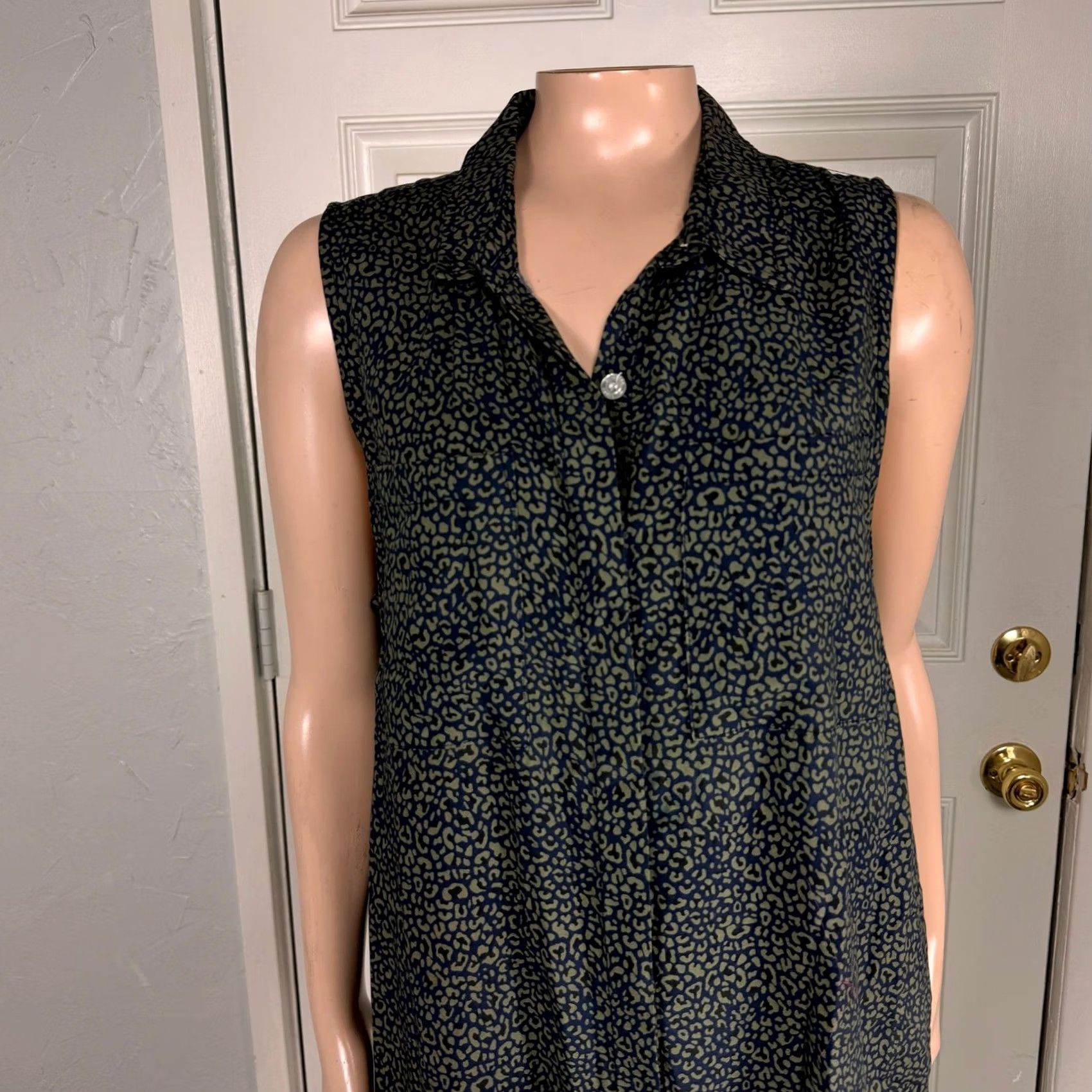 Wildfang Wildfang Women's Shirt S Animal Print Button Up Sleeveless Rayon II29 Blue Size S / US 4 / IT 40 - 2 Thumbnail