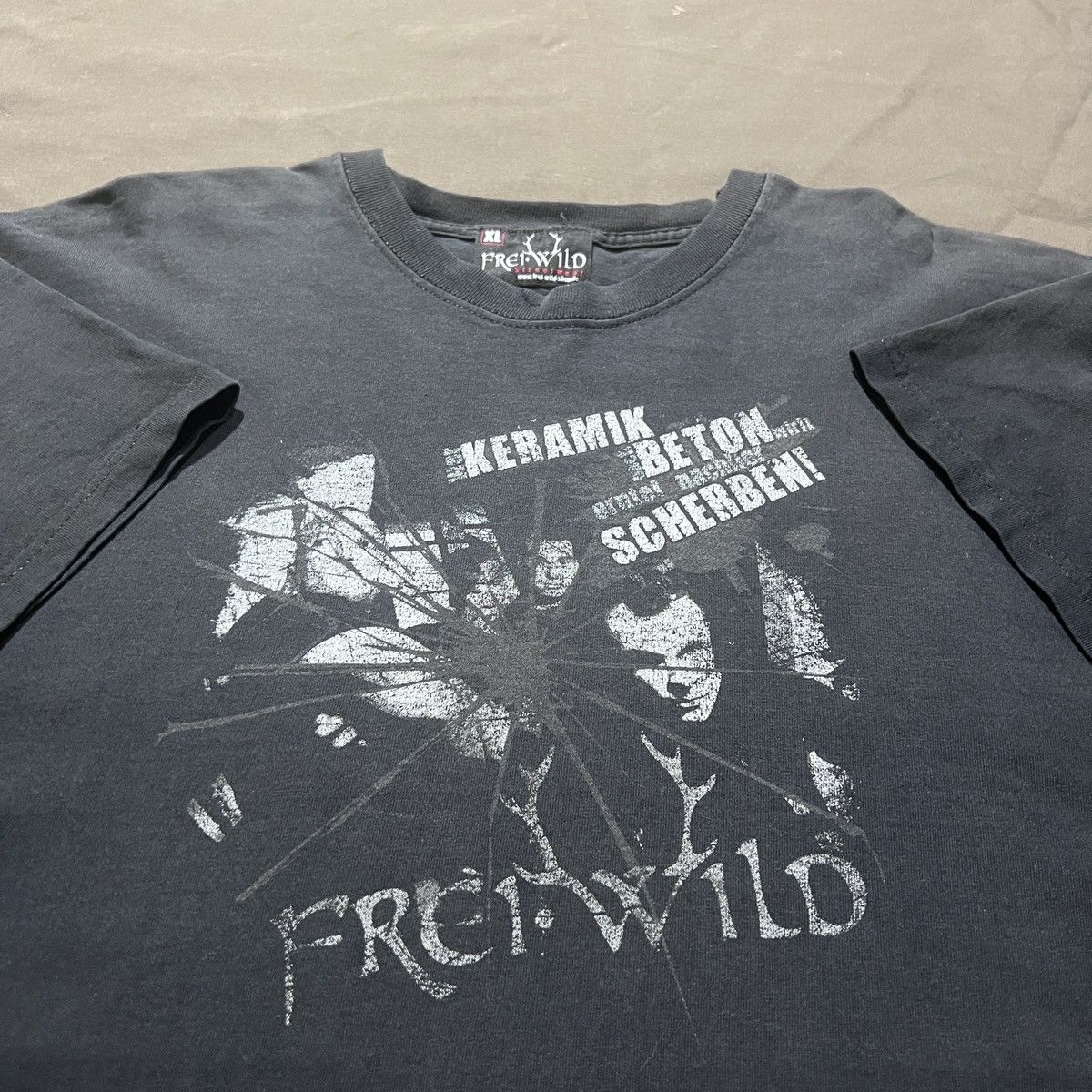 Band Tees Vintage Y2K Frei Wild Rock Band Promo Tee Faded Size US XL / EU 56 / 4 - 1 Thumbnail