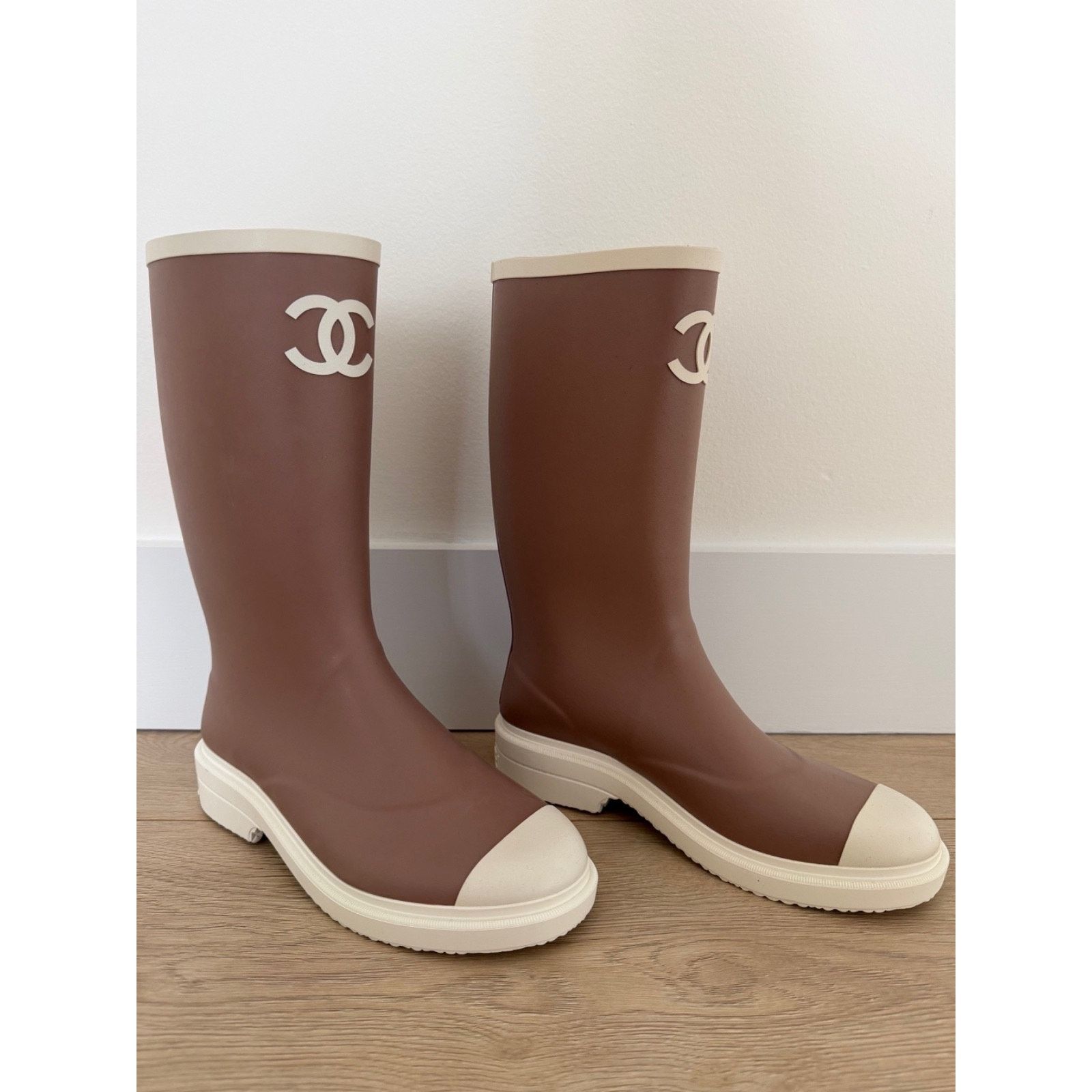 Chanel Chanel Beige White Caoutchouc CC Rain Boots 35 Size US 5 / IT 35 - 8 Thumbnail