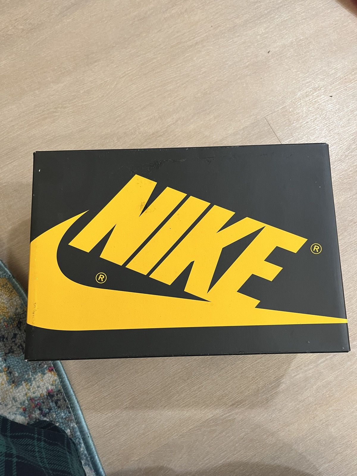 Supreme Jordan 1 pollen BNWT Size US 6 / EU 39 - 9 Thumbnail