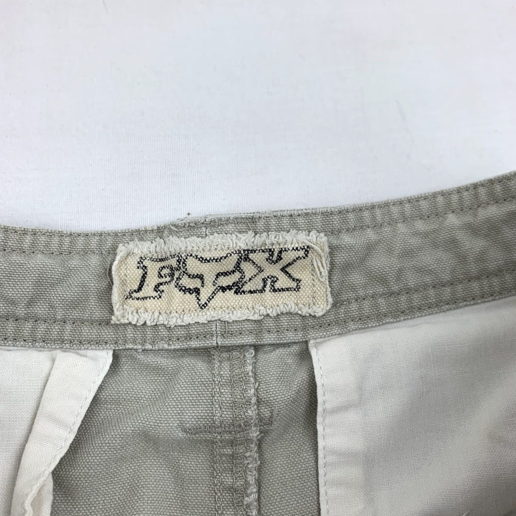 Fox Racing VINTAGE Fox Cargo Shorts Men Adult 30 Khaki Tan Baggy Fit Grunge Y2K Casual Urbanwear Size US 30 / EU 46 - 3 Thumbnail