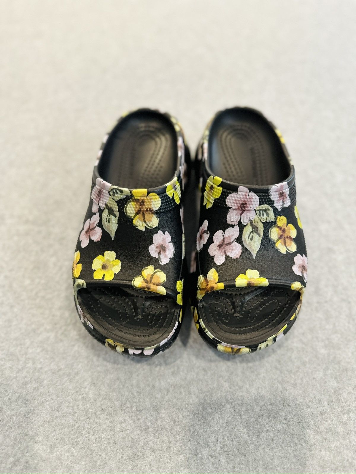 Balenciaga × Crocs Rare sold out collab with Balenciaga x Crocs Size US 6 / IT 36 - 3 Thumbnail