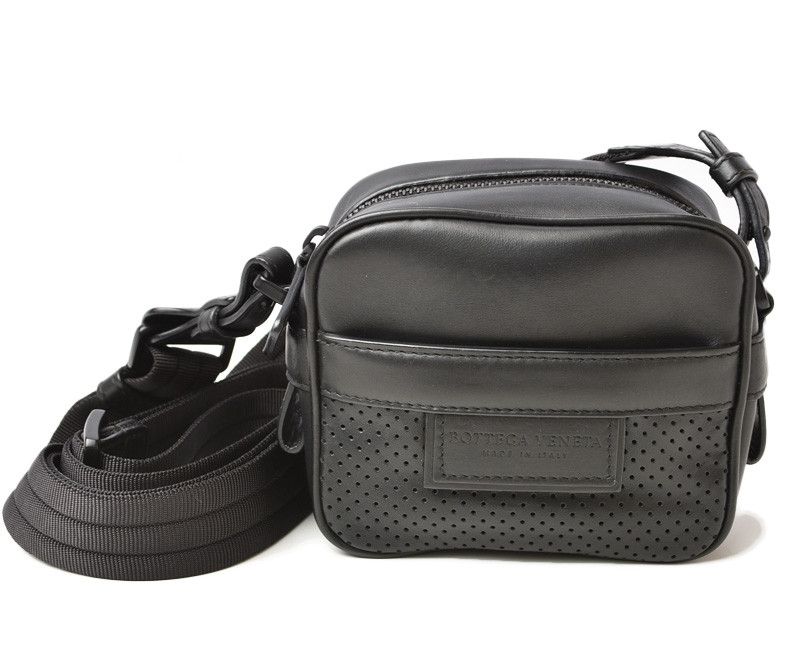 Bottega Veneta Bottega Veneta Bottega Veneta Leather Leggero Punching Shoulder Bag 566753 Leather Crossbody Bag 566753 in Great Condition Size ONE SIZE - 1 Thumbnail